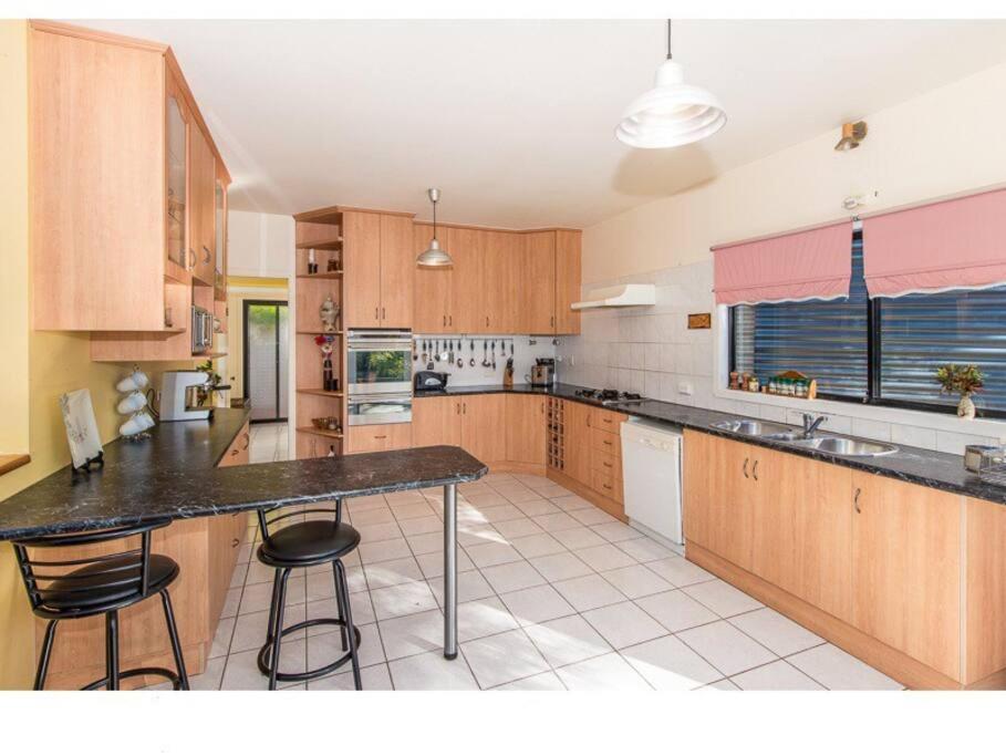 Spacious 6-BR & 3 baths House in Prime Location