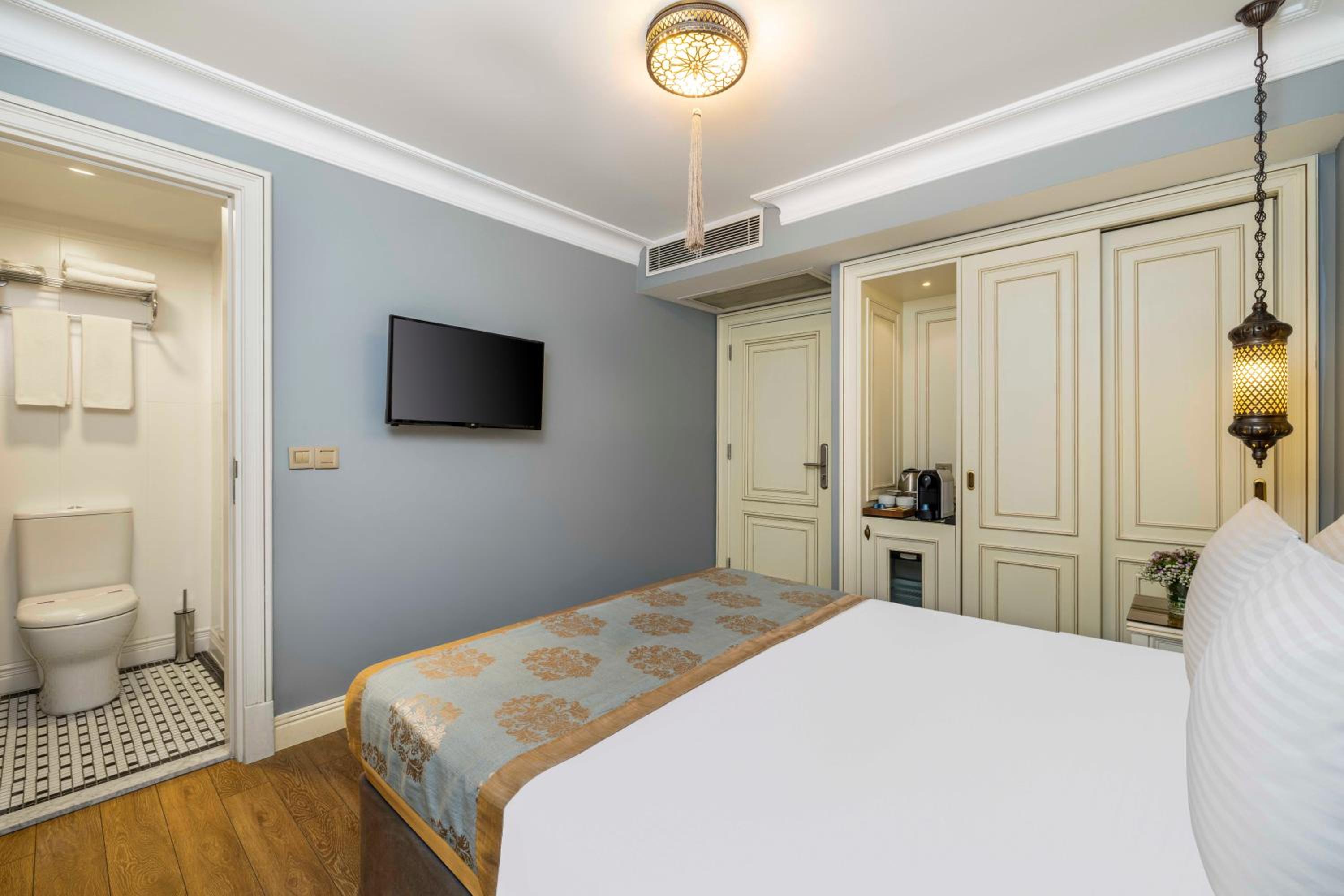 Raymond Hotel Old City - Image 57