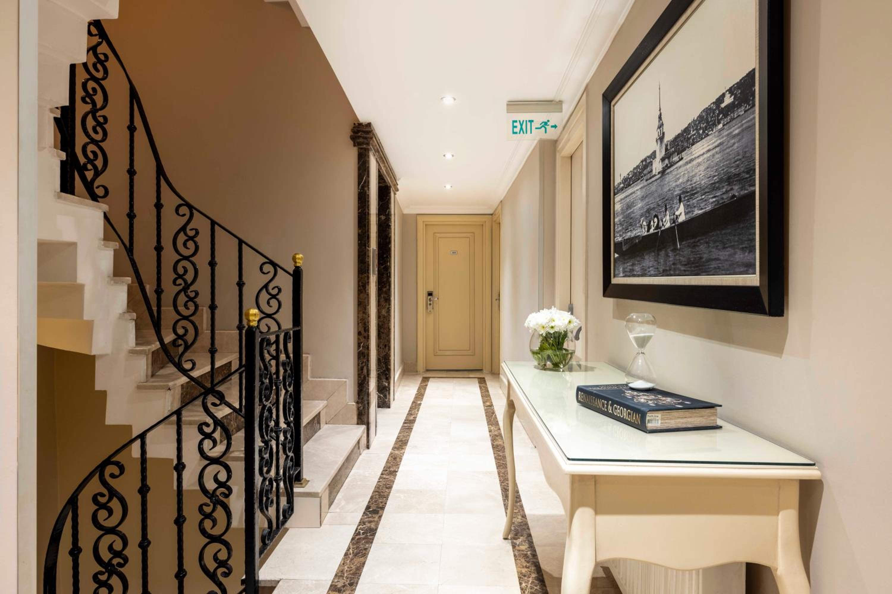 Raymond Hotel Old City - Image 23