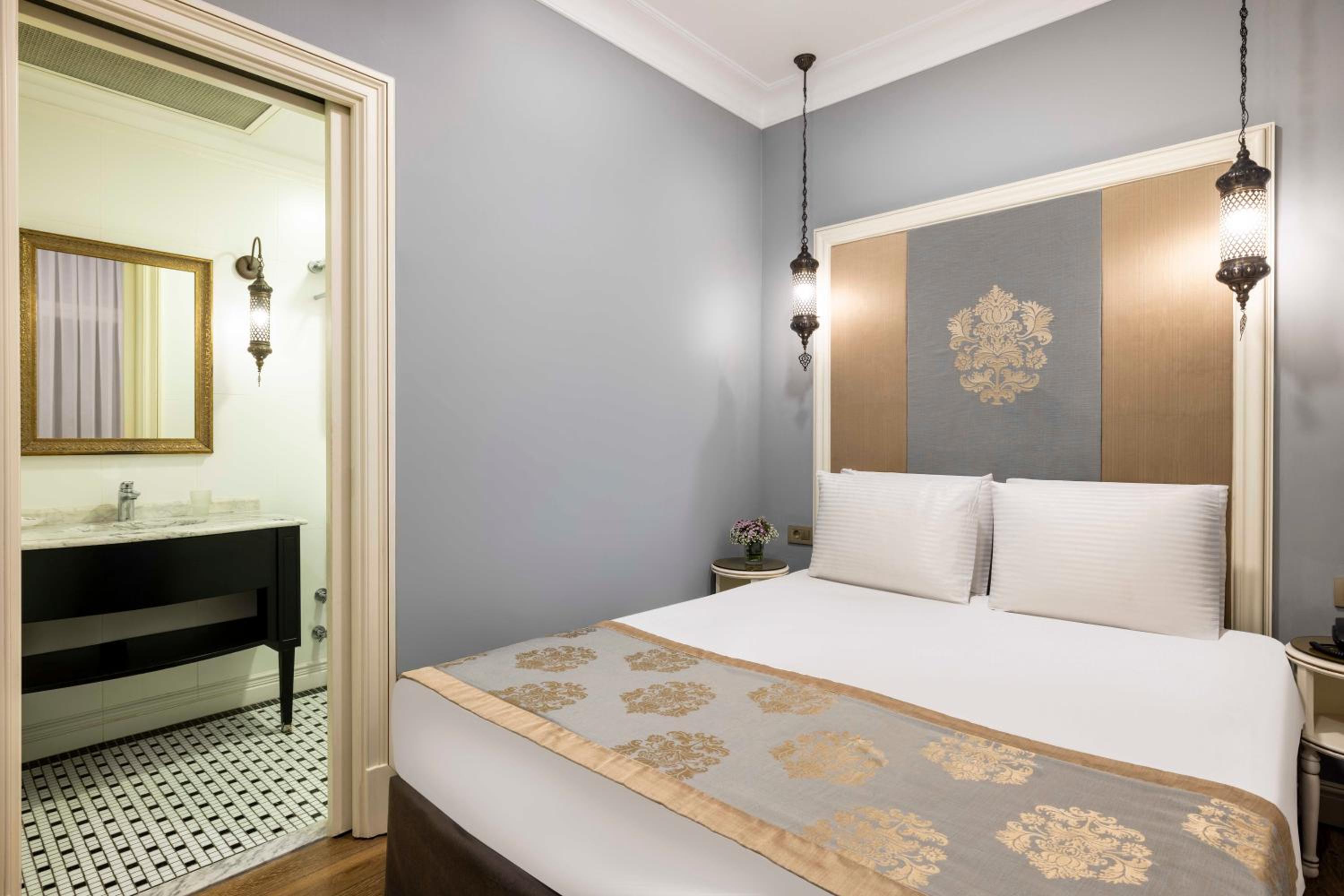 Raymond Hotel Old City - Image 60