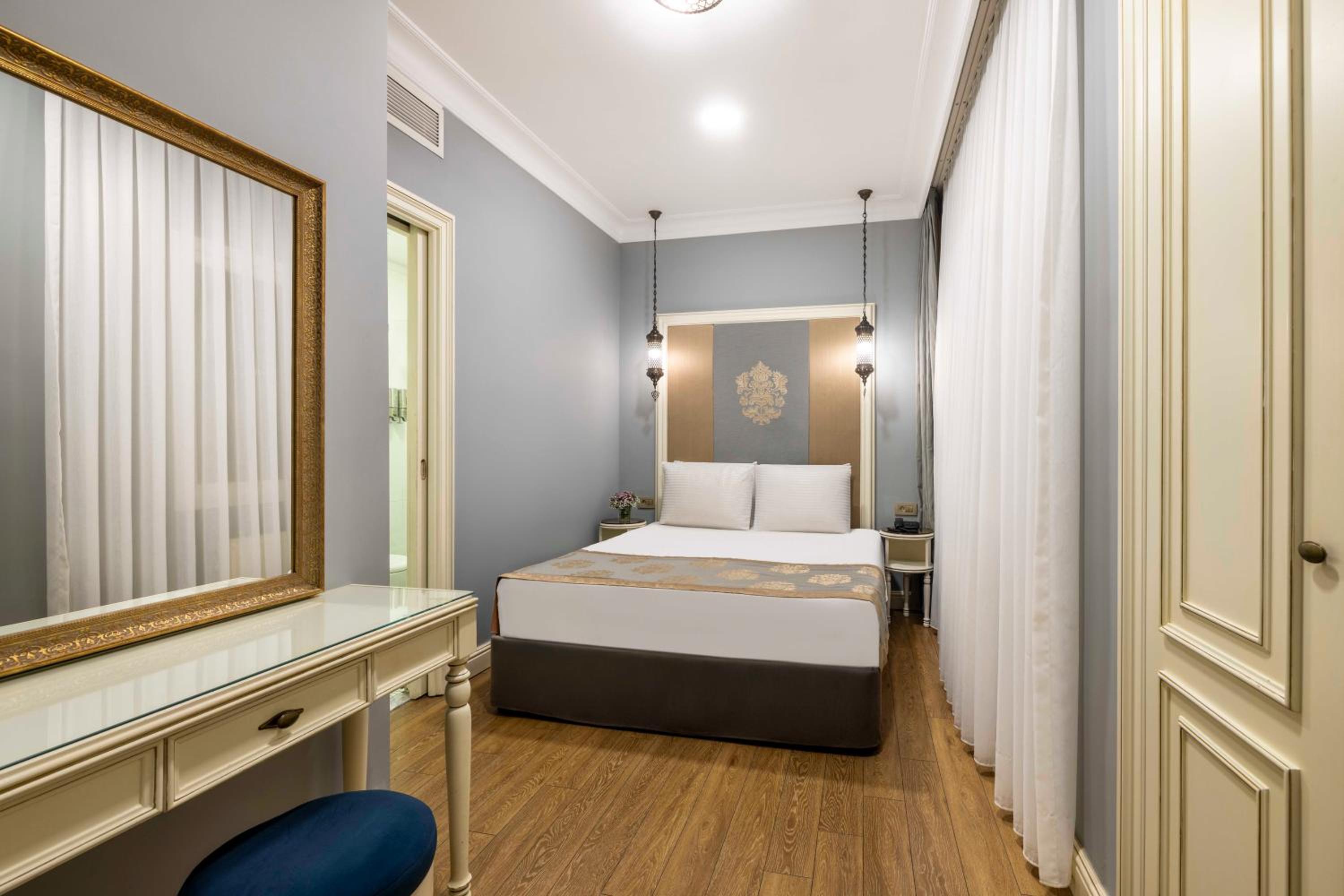 Raymond Hotel Old City - Image 20