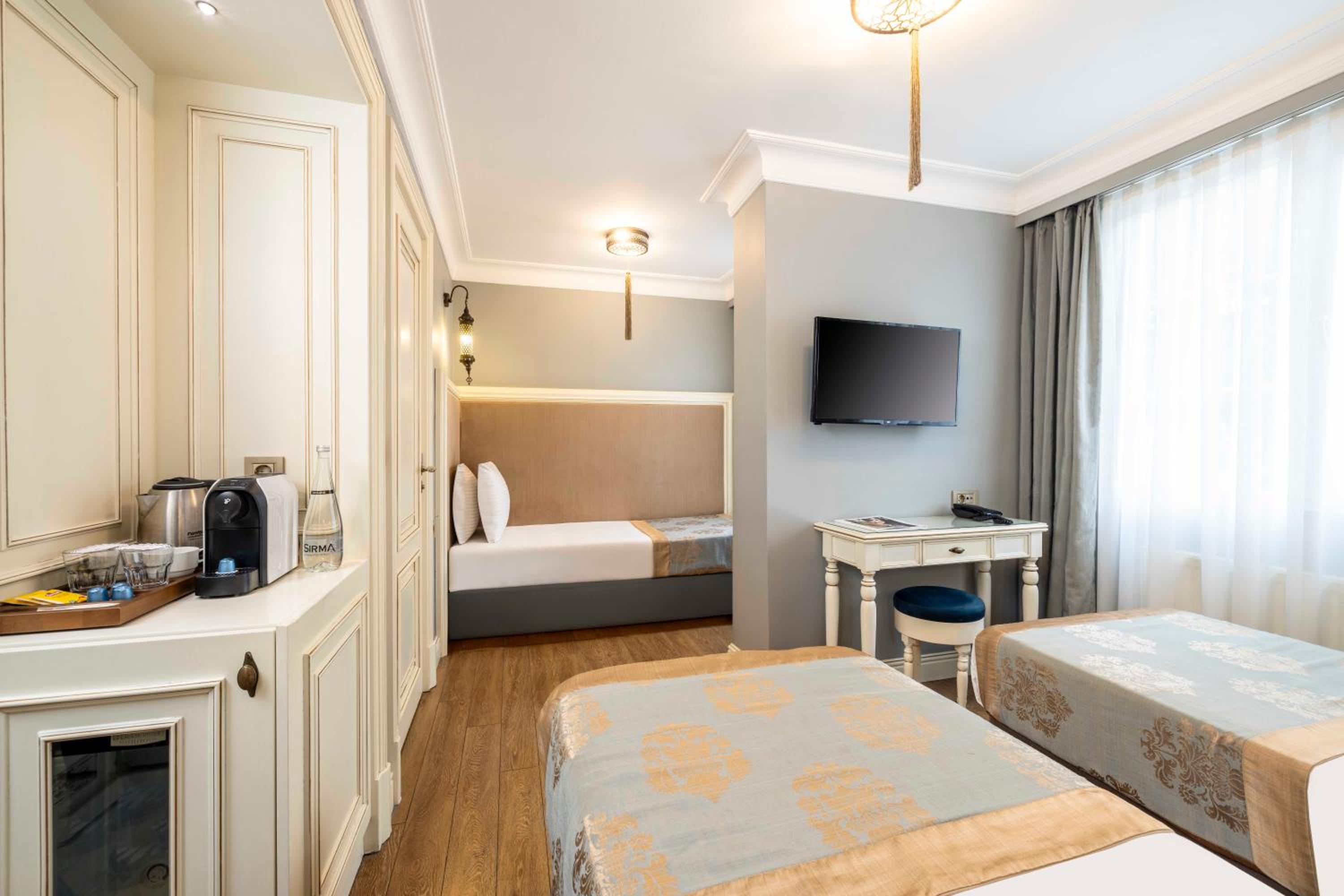 Raymond Hotel Old City - Image 44