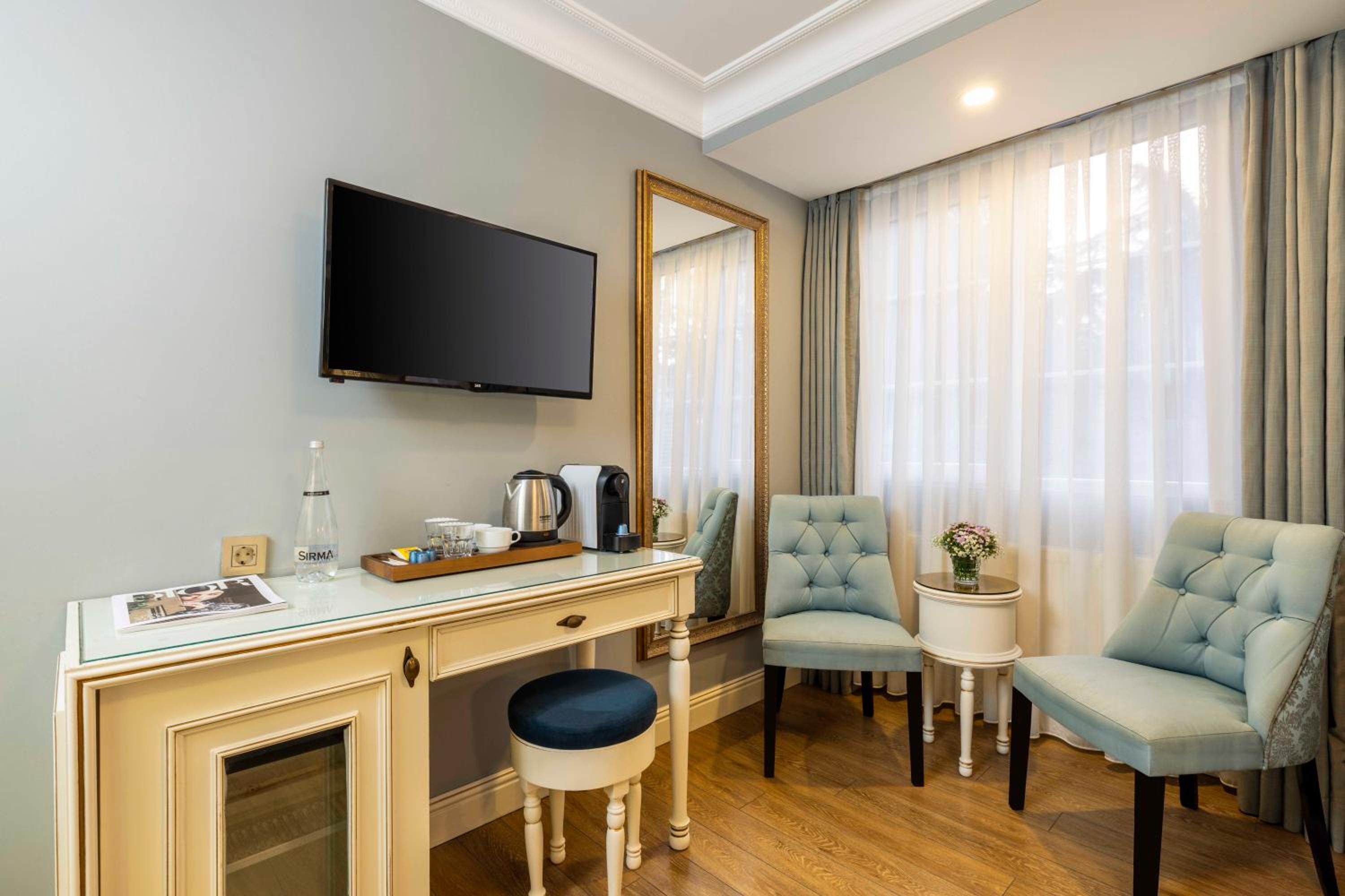 Raymond Hotel Old City - Image 36