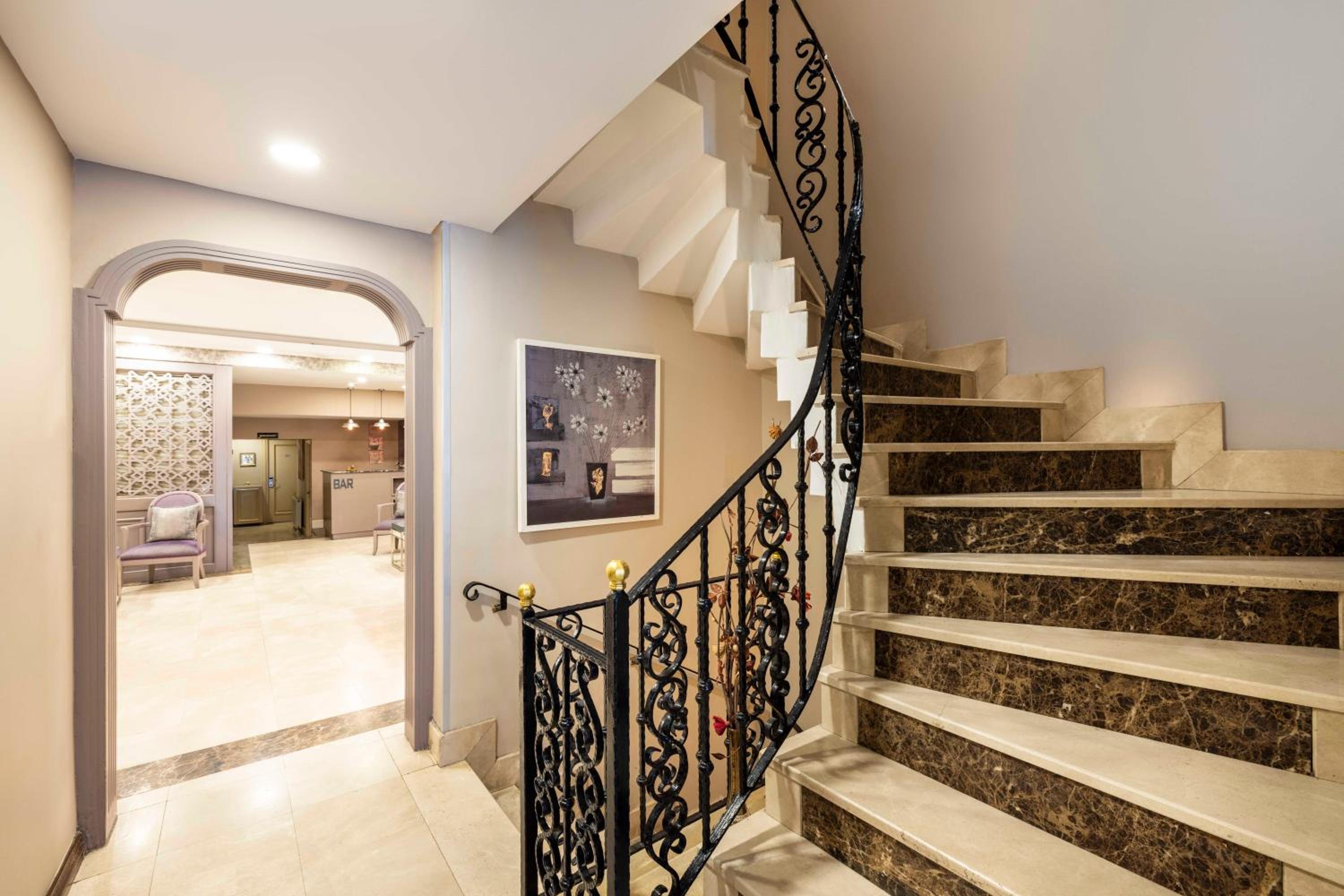 Raymond Hotel Old City - Image 43