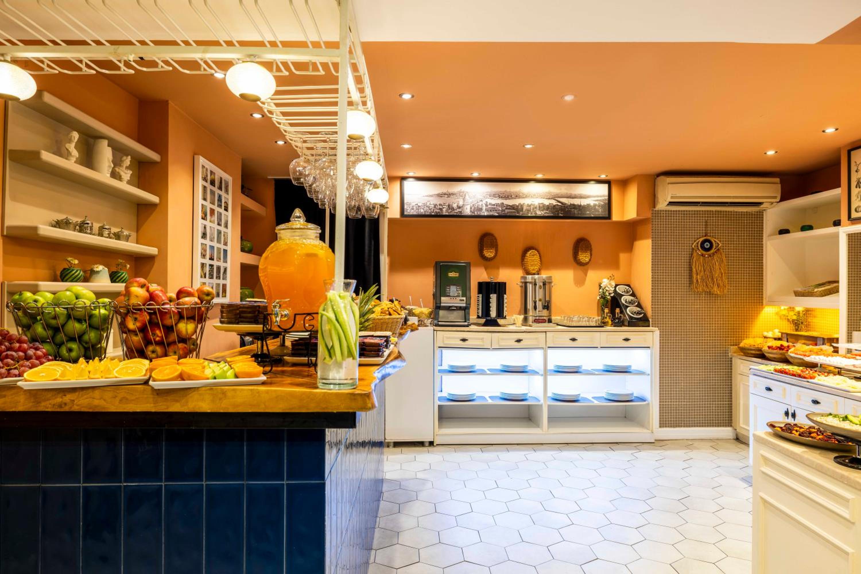 Raymond Hotel Old City - Image 13