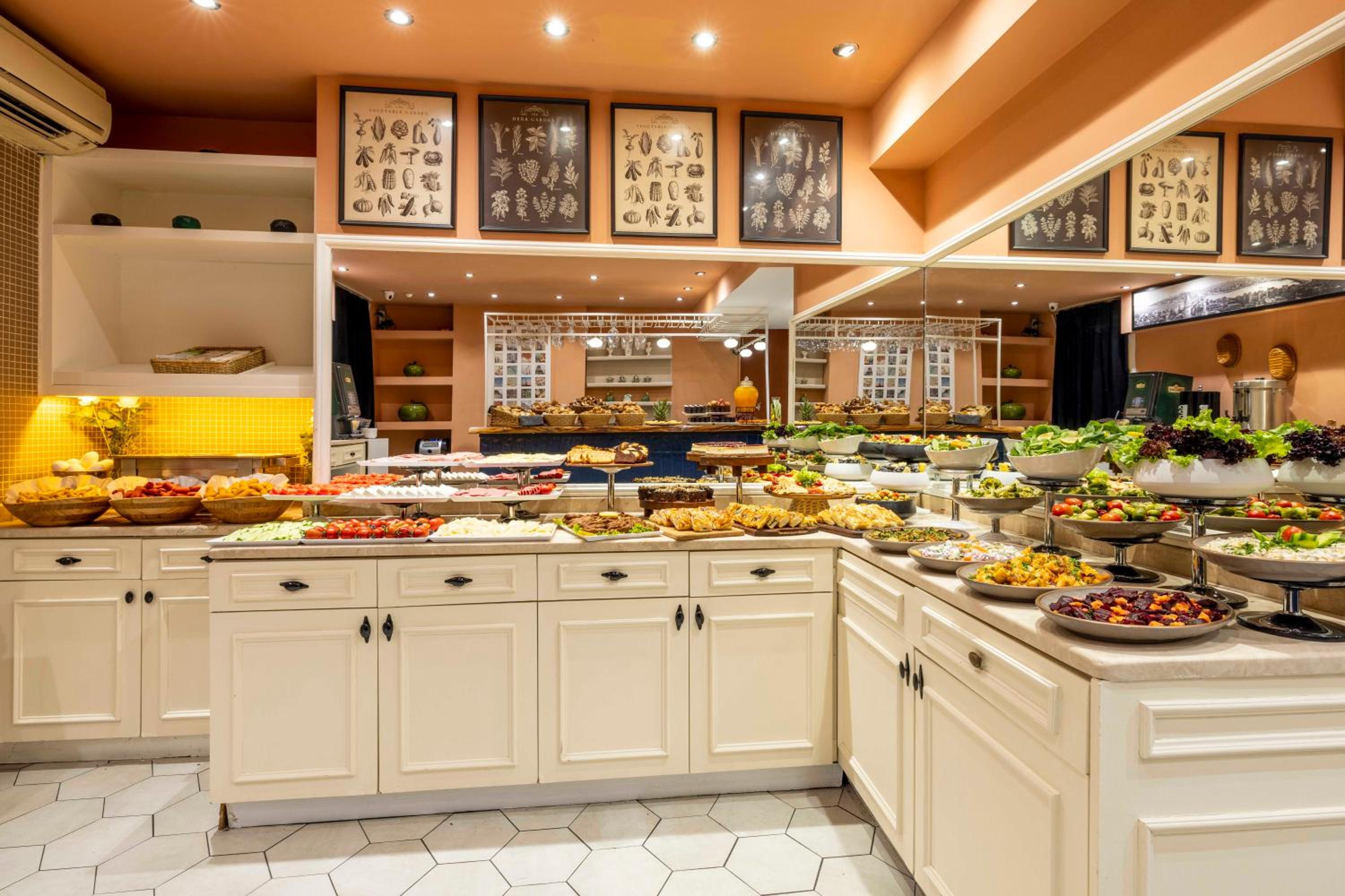 Raymond Hotel Old City - Image 42