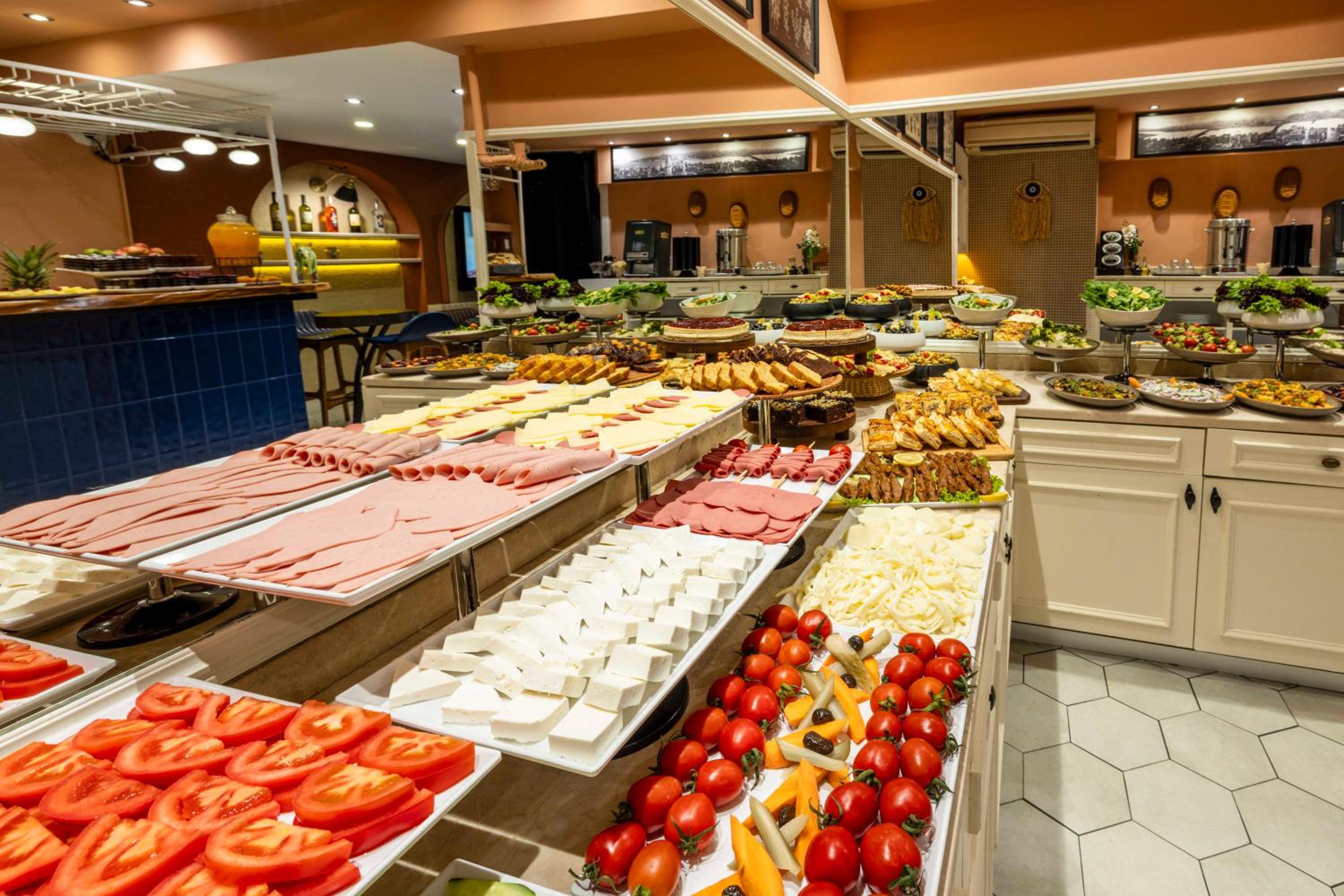 Raymond Hotel Old City - Image 12