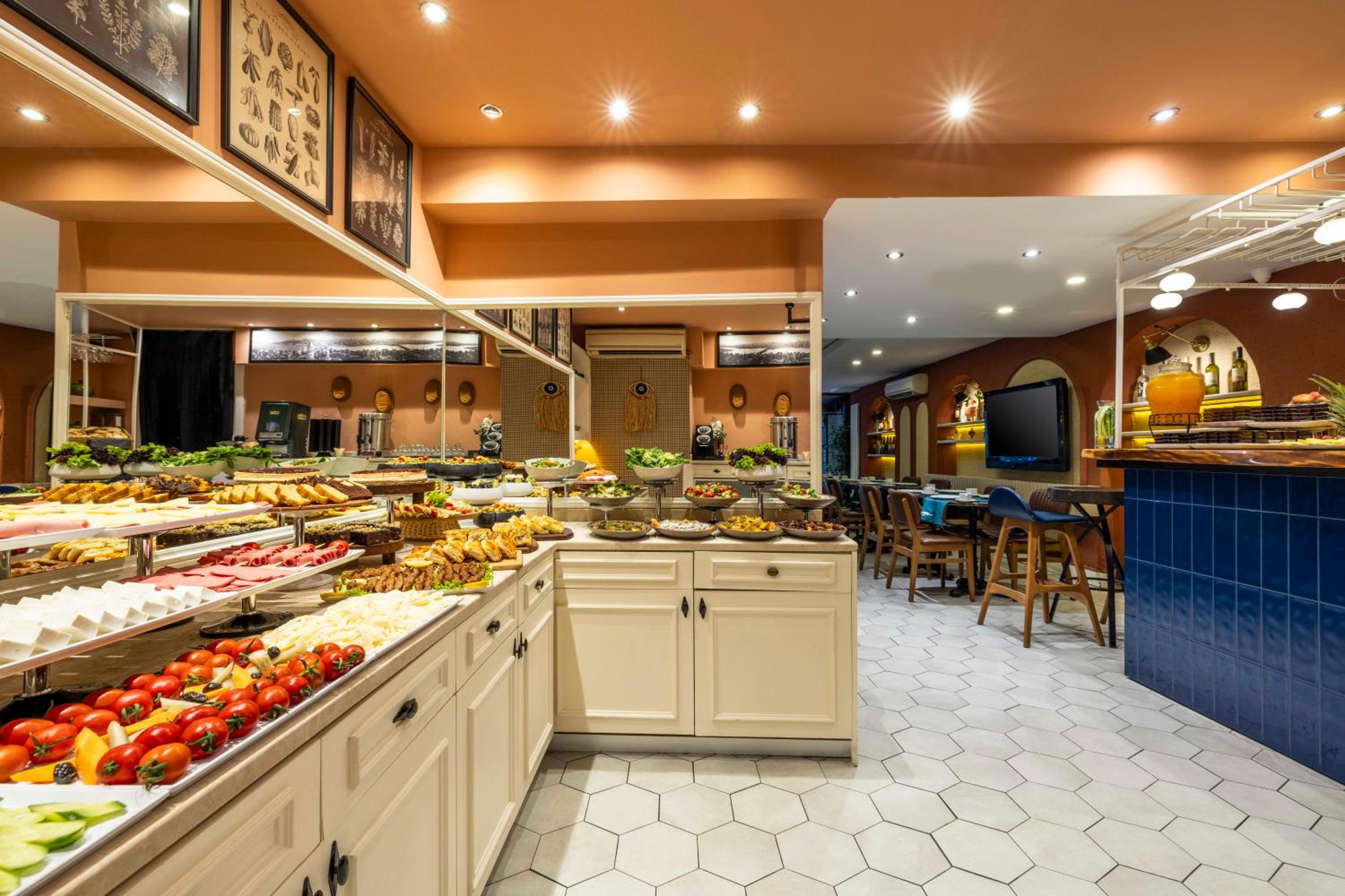 Raymond Hotel Old City - Image 41