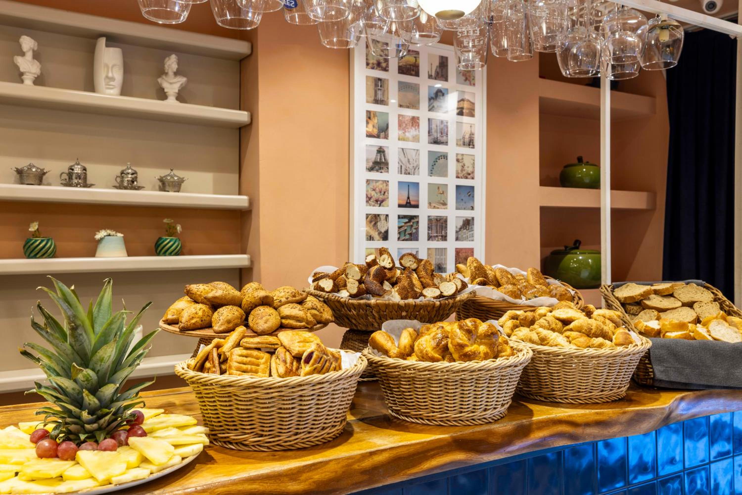 Raymond Hotel Old City - Image 25