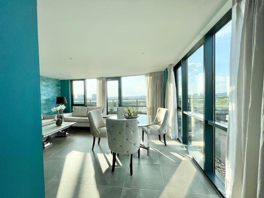 Spacious 3 BDR with AC and rooftop in Paddington