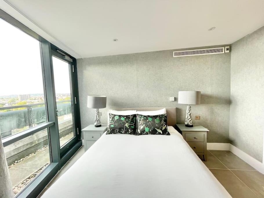 Spacious 3 BDR with AC and rooftop in Paddington