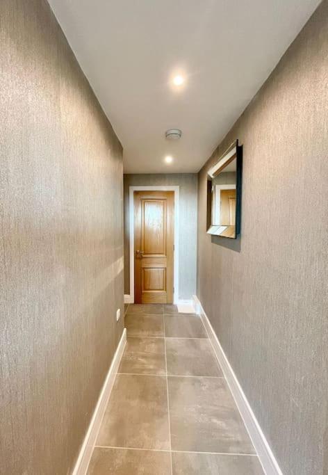Spacious 3 BDR with AC and rooftop in Paddington