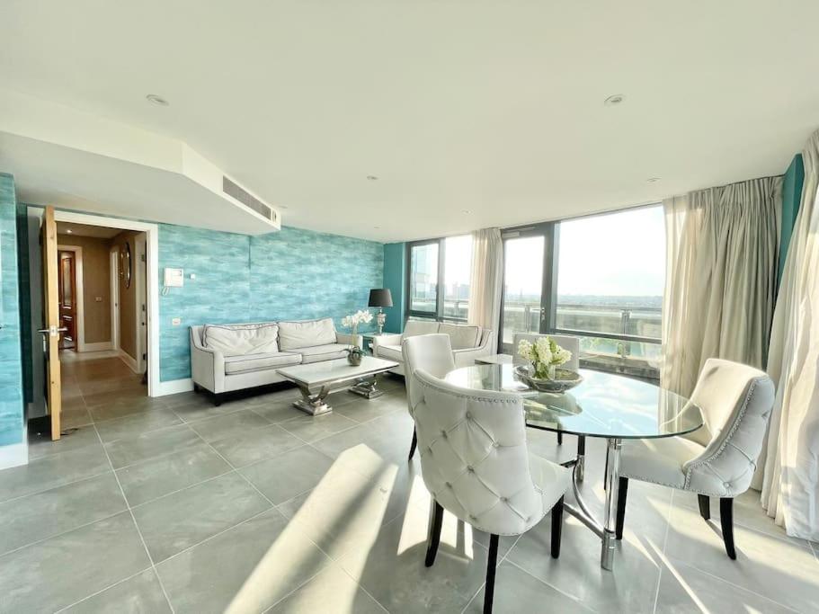 Spacious 3 BDR with AC and rooftop in Paddington