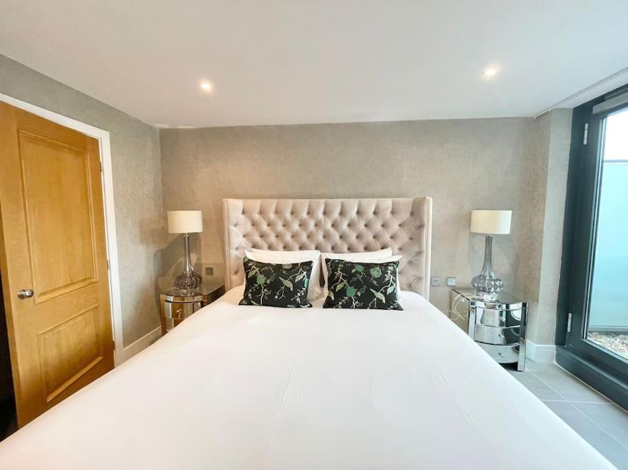 Spacious 3 BDR with AC and rooftop in Paddington