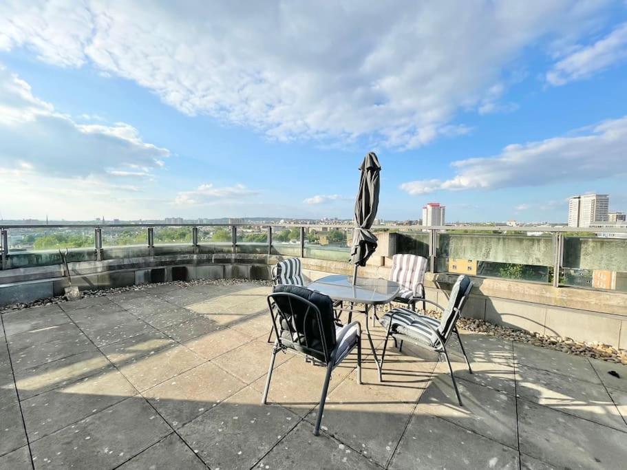 Spacious 3 BDR with AC and rooftop in Paddington