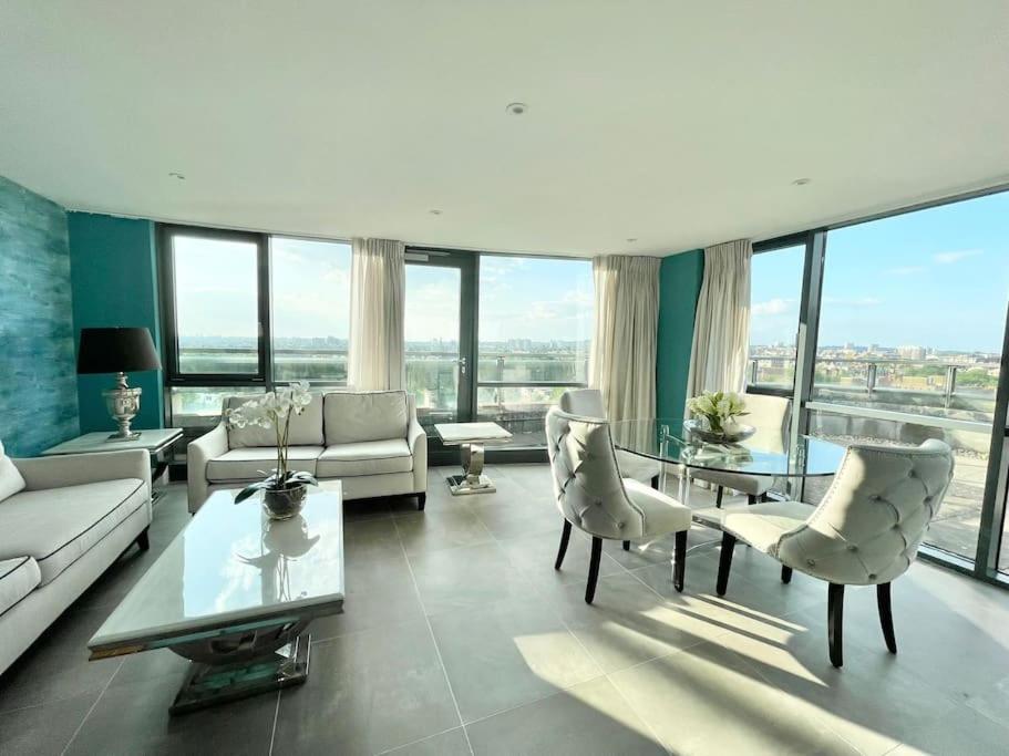 Spacious 3 BDR with AC and rooftop in Paddington