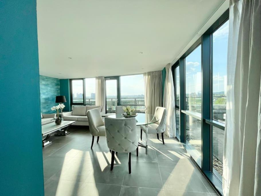 Spacious 3 BDR with AC and rooftop in Paddington