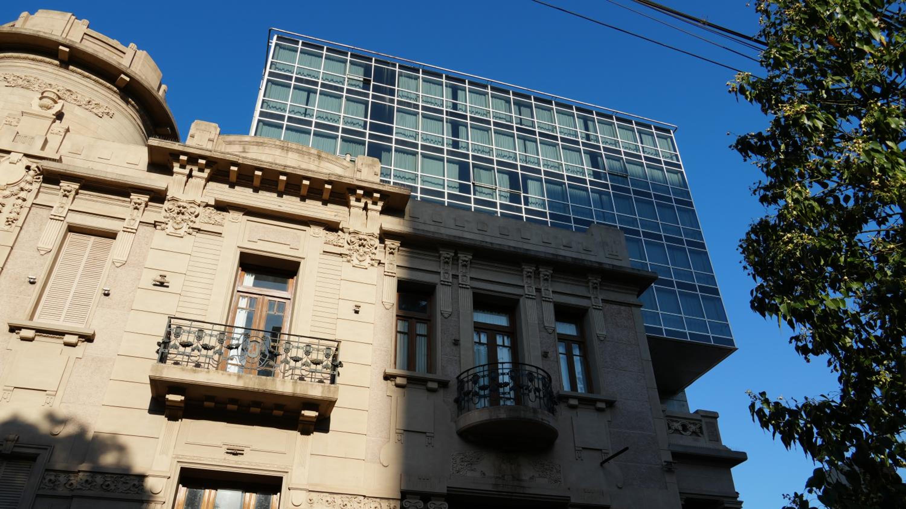 Hotel Design Suites Salta - Image 1