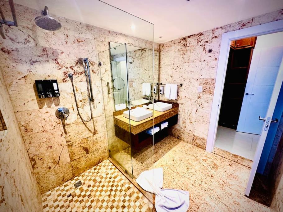 Best Vacation Suite Room Ocean Front