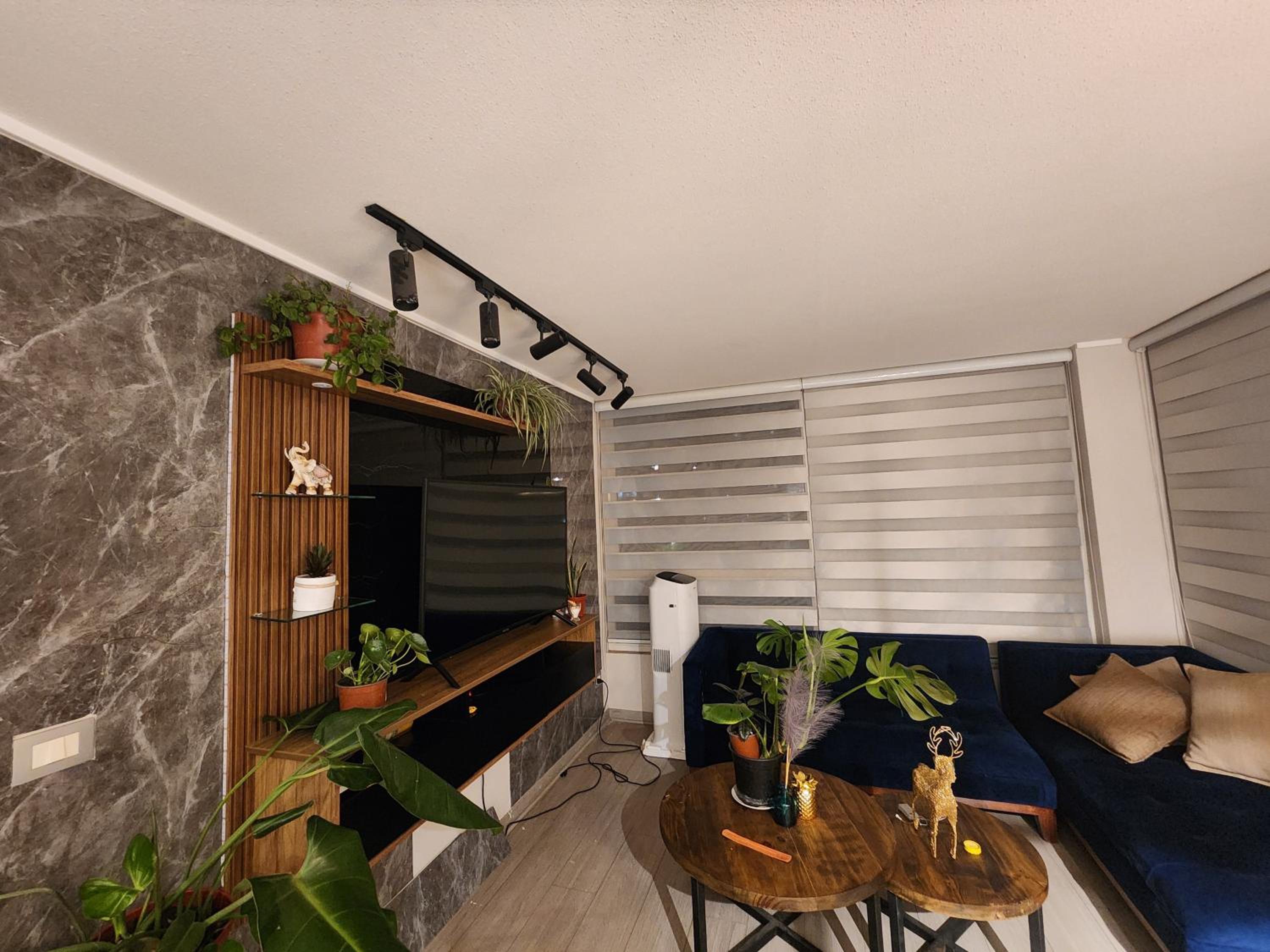 Habitación privada en nuevo depto con terraza y AC por Metro irarrazaval