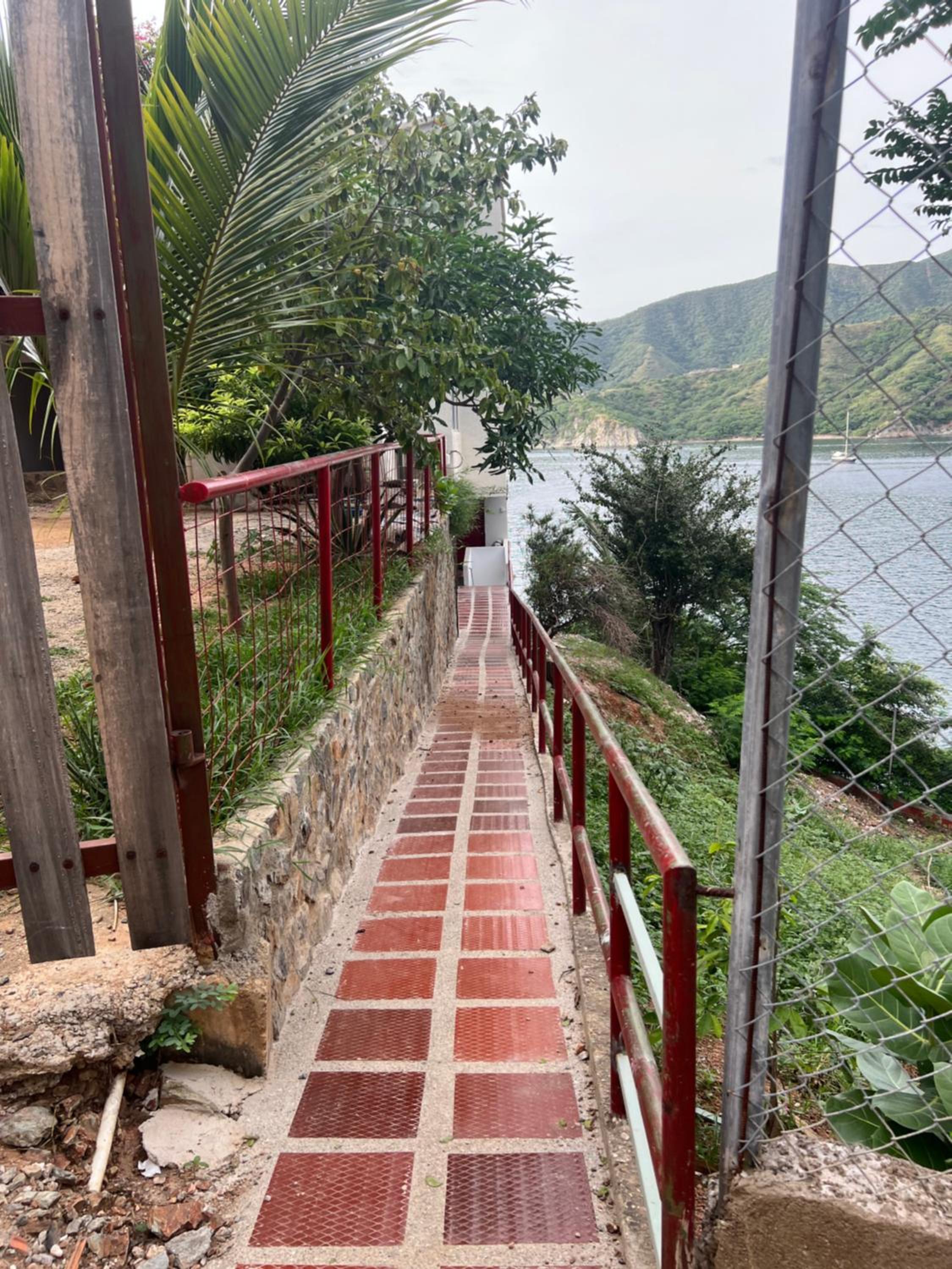 Bajo Mar Apartments Taganga, acceso privado a playa