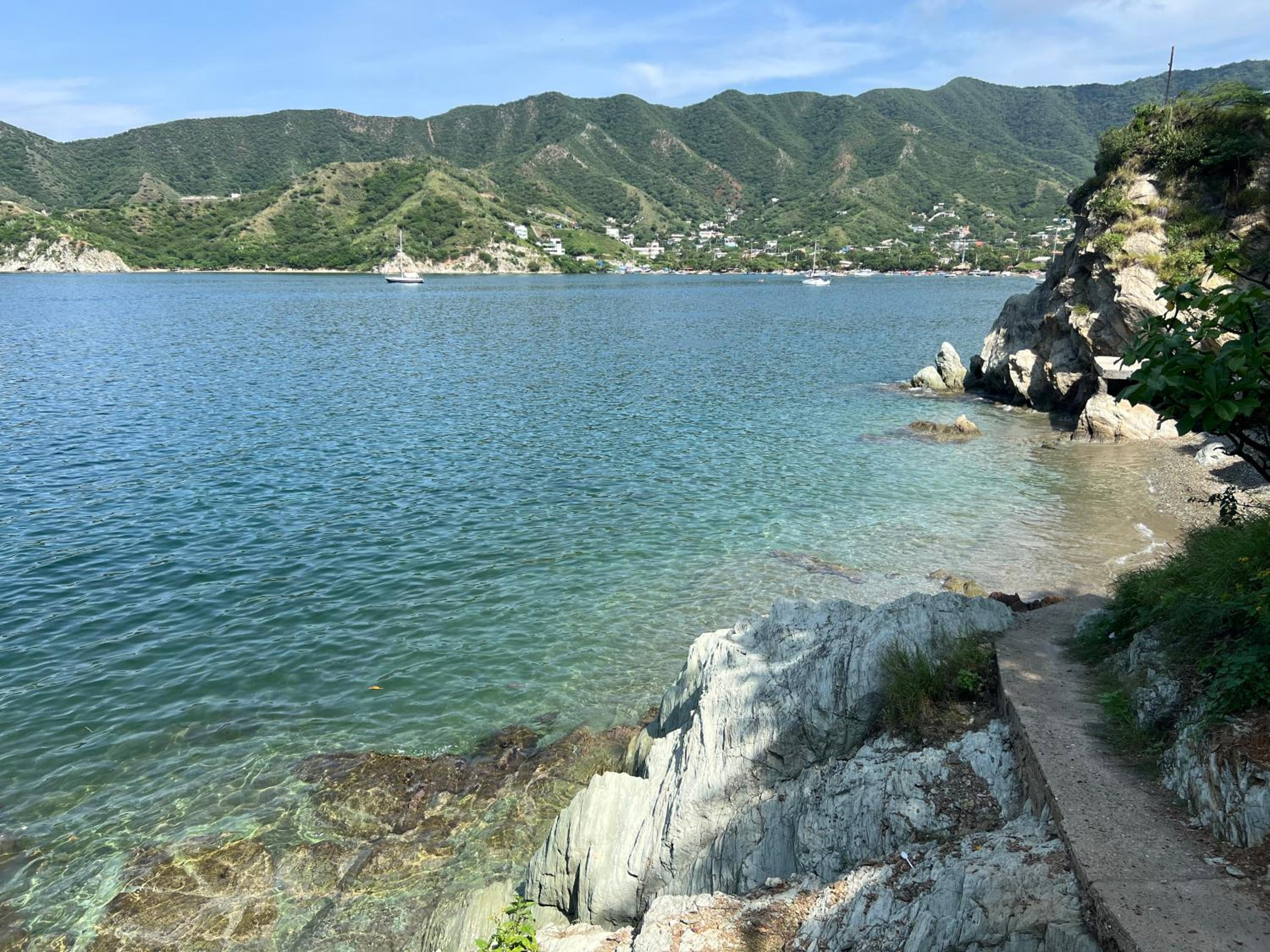 Bajo Mar Apartments Taganga, acceso privado a playa