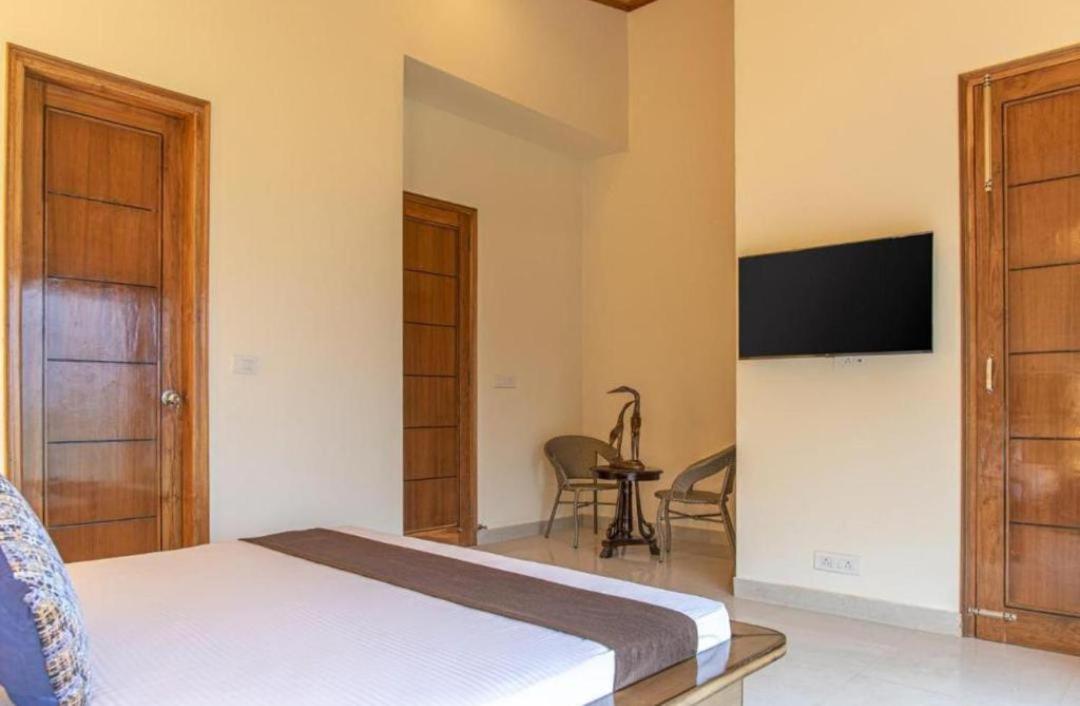 THE BLISSFUL BREEZE VILLA I 3 BHK Entire Villa I Party & Music I Sky Bonfire I Kasauli By Exotic Stays view 4