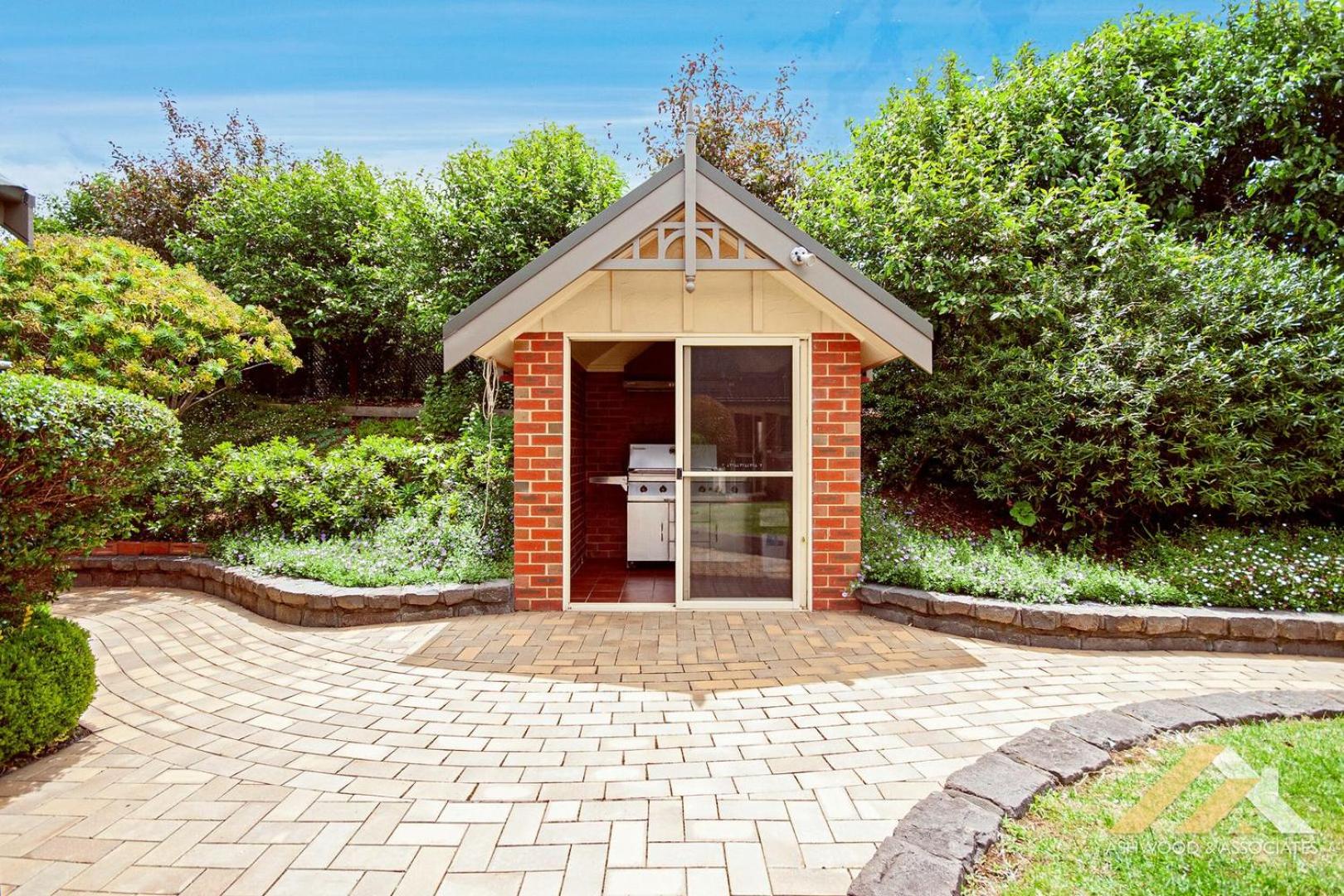 Perfect Entertainer-s Home with Pool
