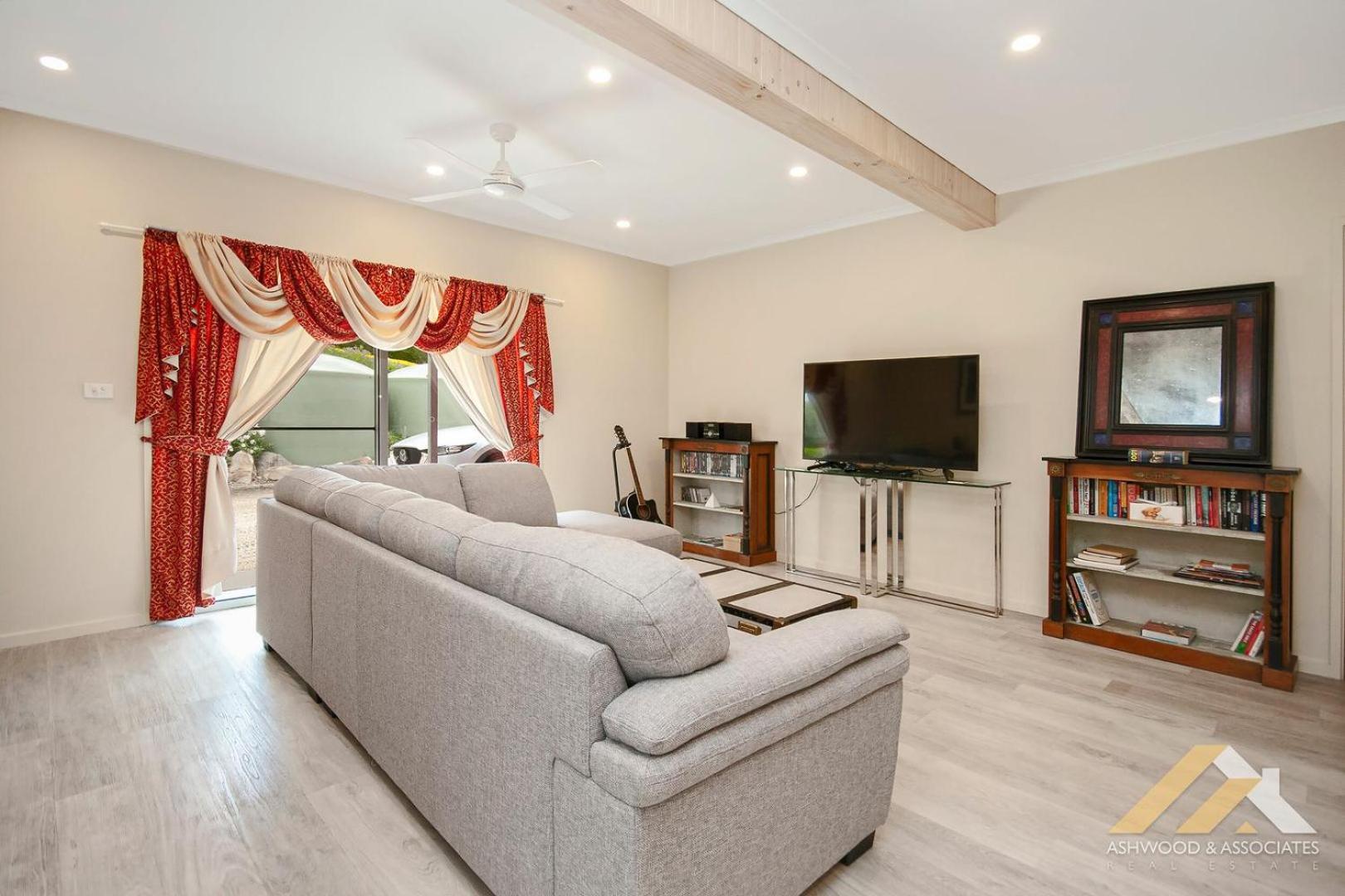 Perfect Entertainer-s Home with Pool