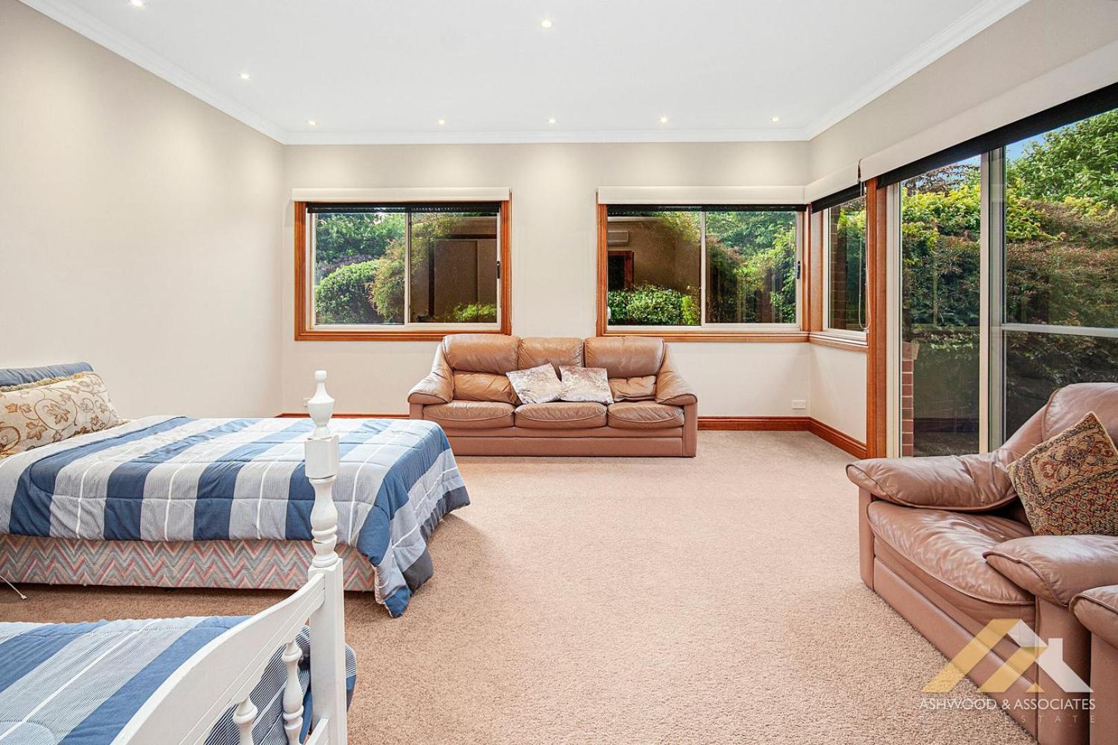 Perfect Entertainer-s Home with Pool