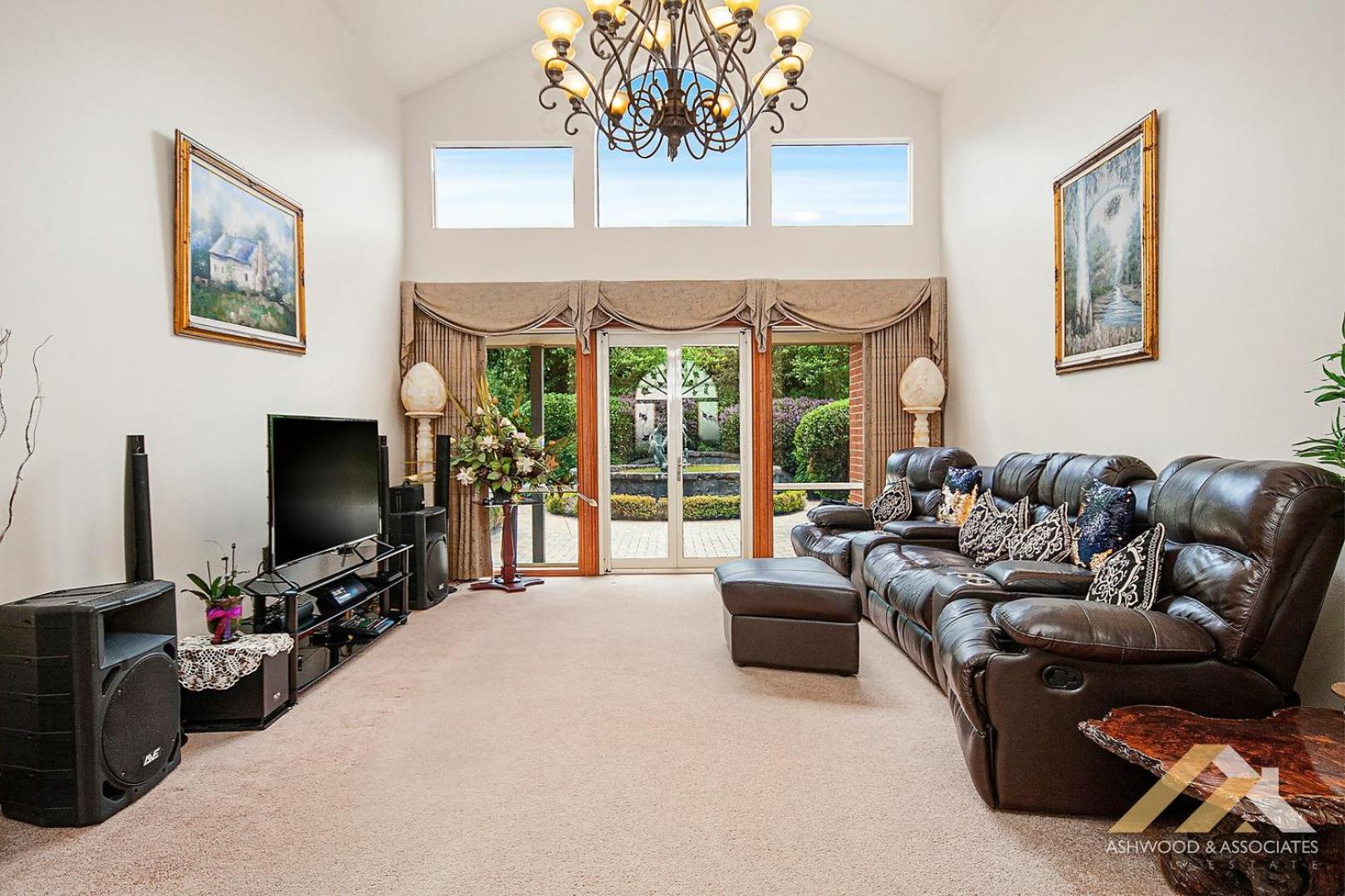 Perfect Entertainer-s Home with Pool