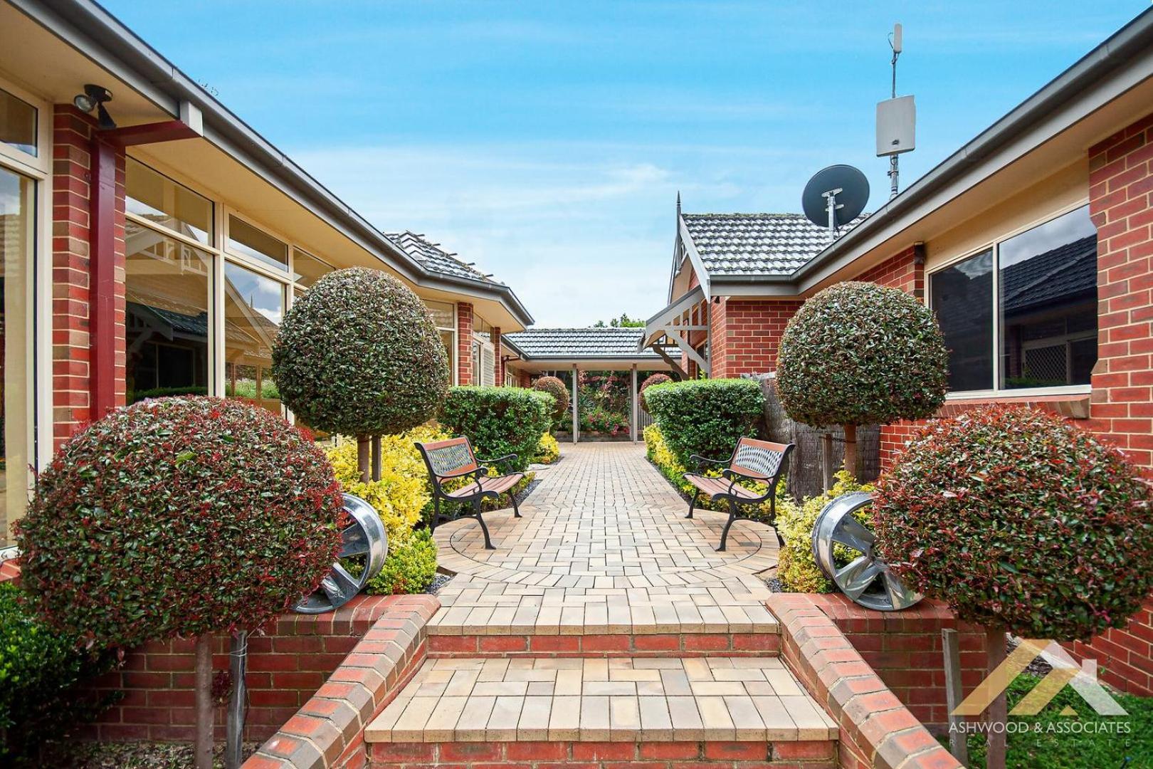 Perfect Entertainer-s Home with Pool