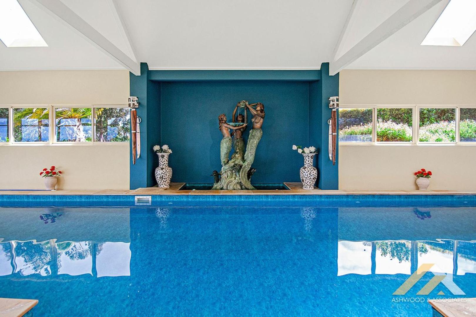 Perfect Entertainer-s Home with Pool