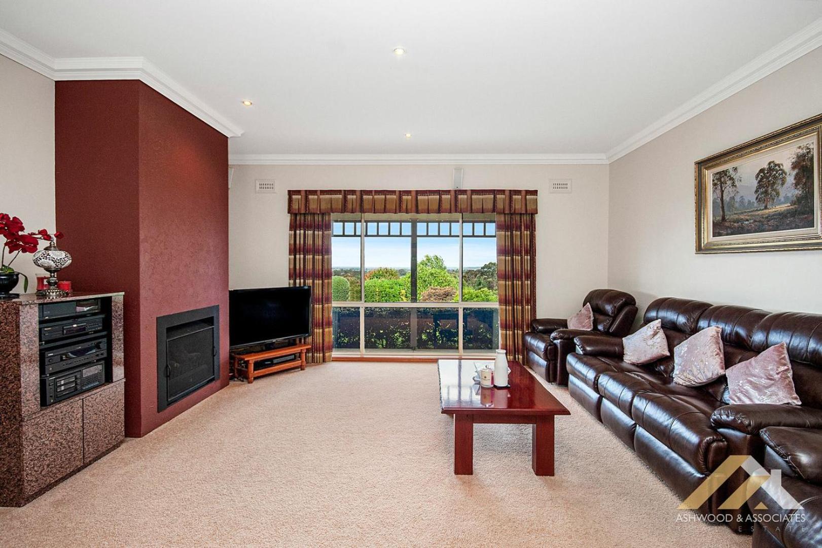 Perfect Entertainer-s Home with Pool