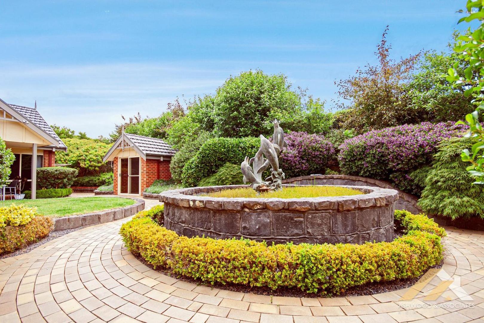 Perfect Entertainer-s Home with Pool