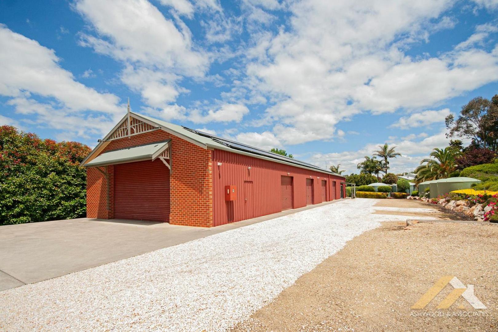 Perfect Entertainer-s Home with Pool