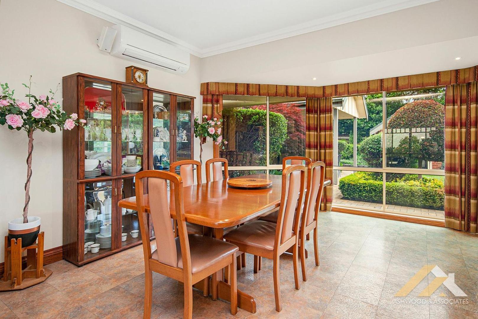 Perfect Entertainer-s Home with Pool