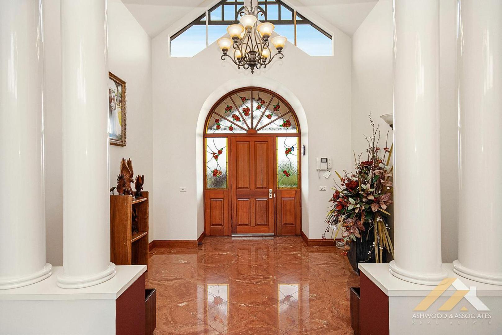 Perfect Entertainer-s Home with Pool