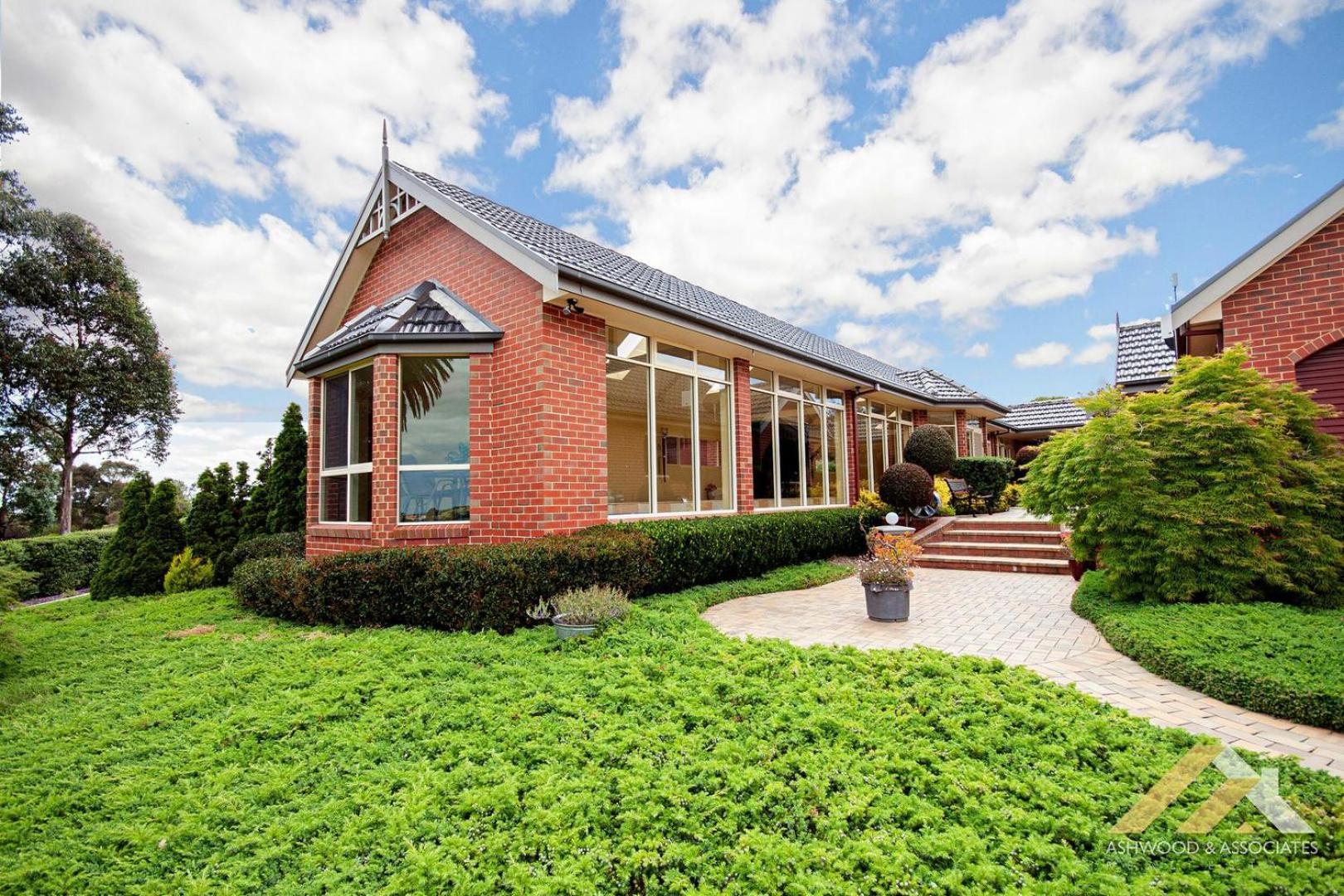 Perfect Entertainer-s Home with Pool