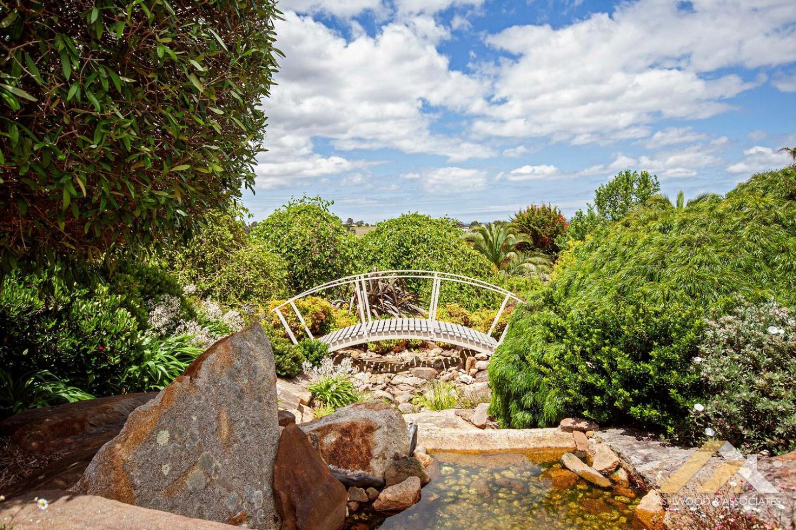 Perfect Entertainer-s Home with Pool