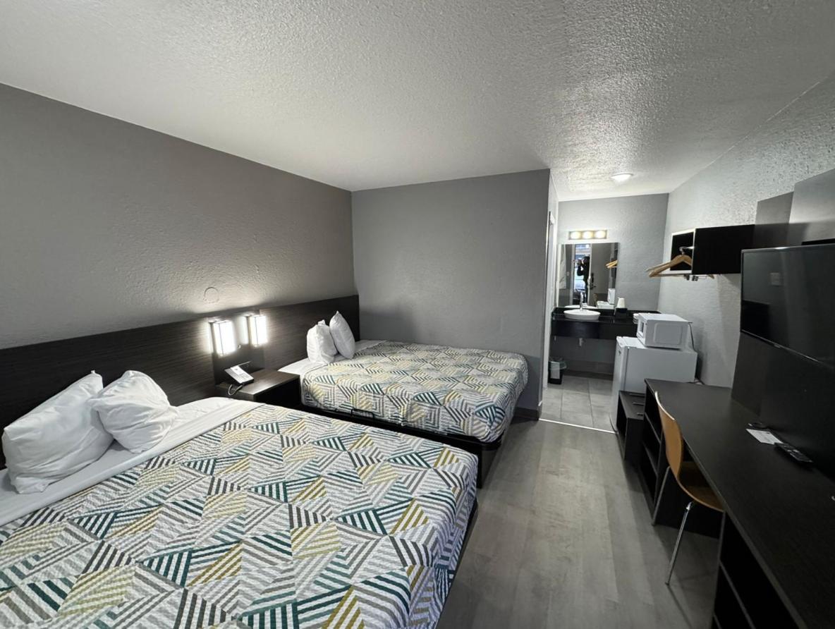 Bismarck Vacations - Motel 6-Bismarck, ND - Property Image 5