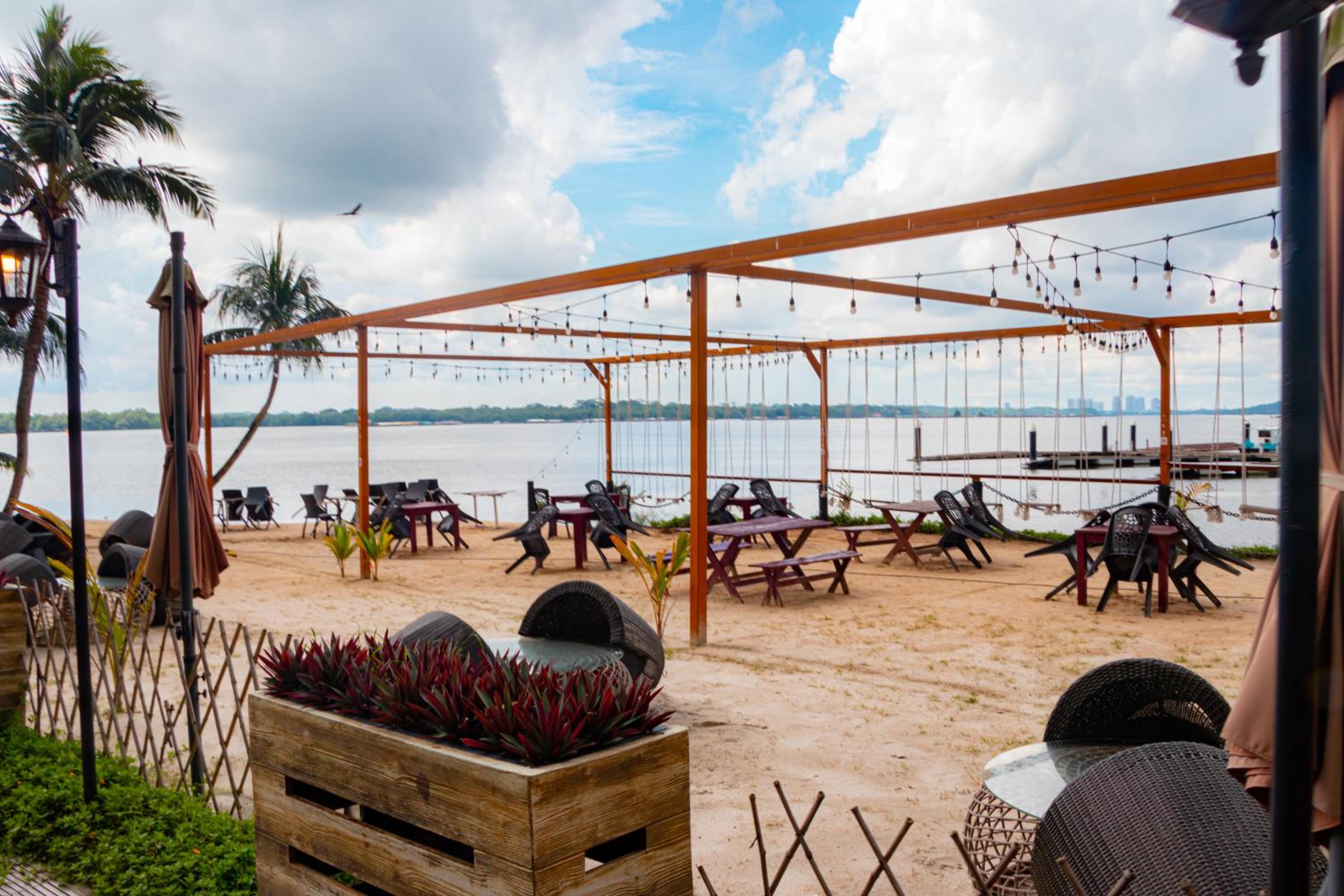 Country Garden Danga Bay Bay Point by R9 HomeStay