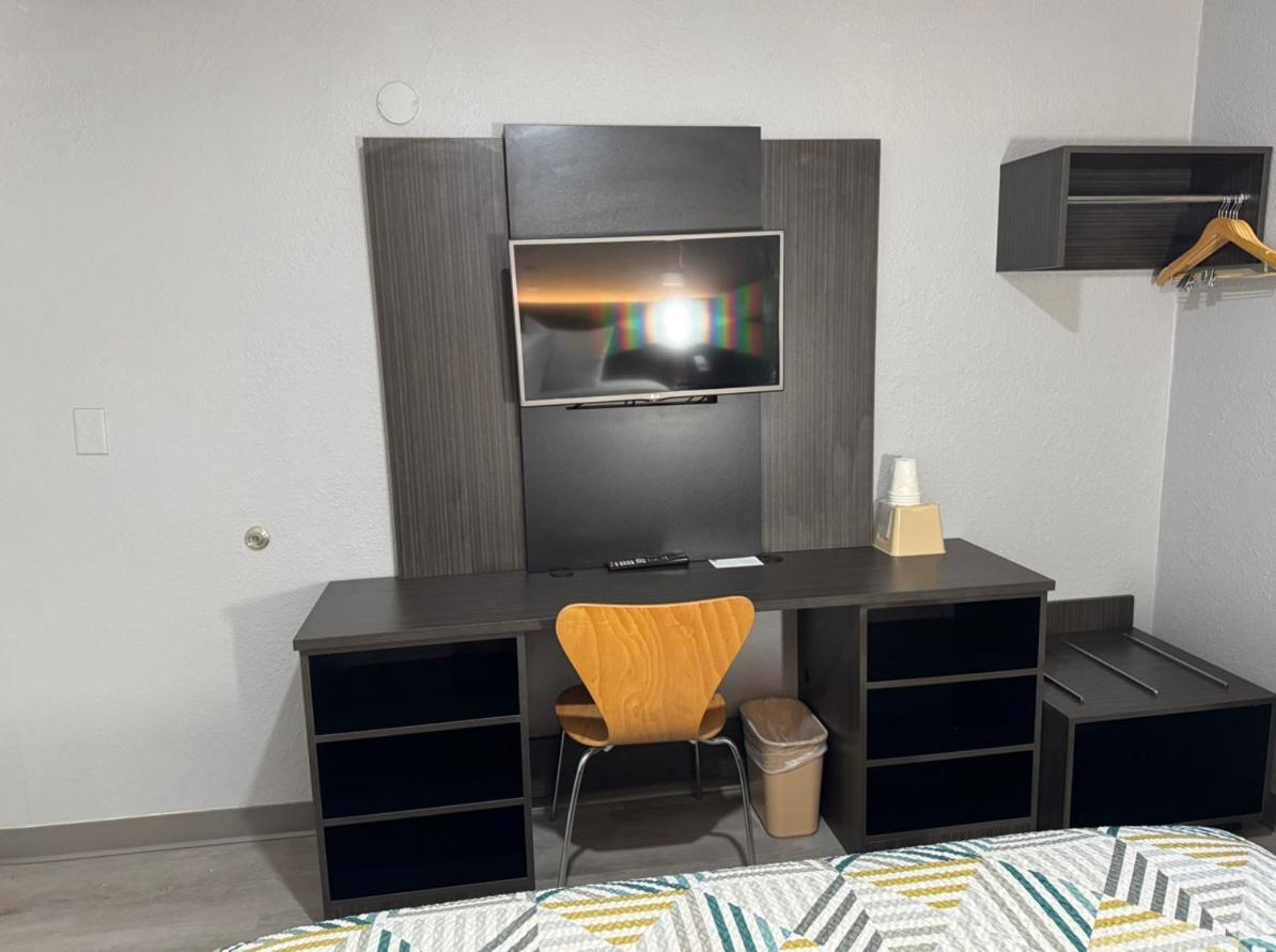 Bismarck Vacations - Motel 6-Bismarck, ND - Property Image 7