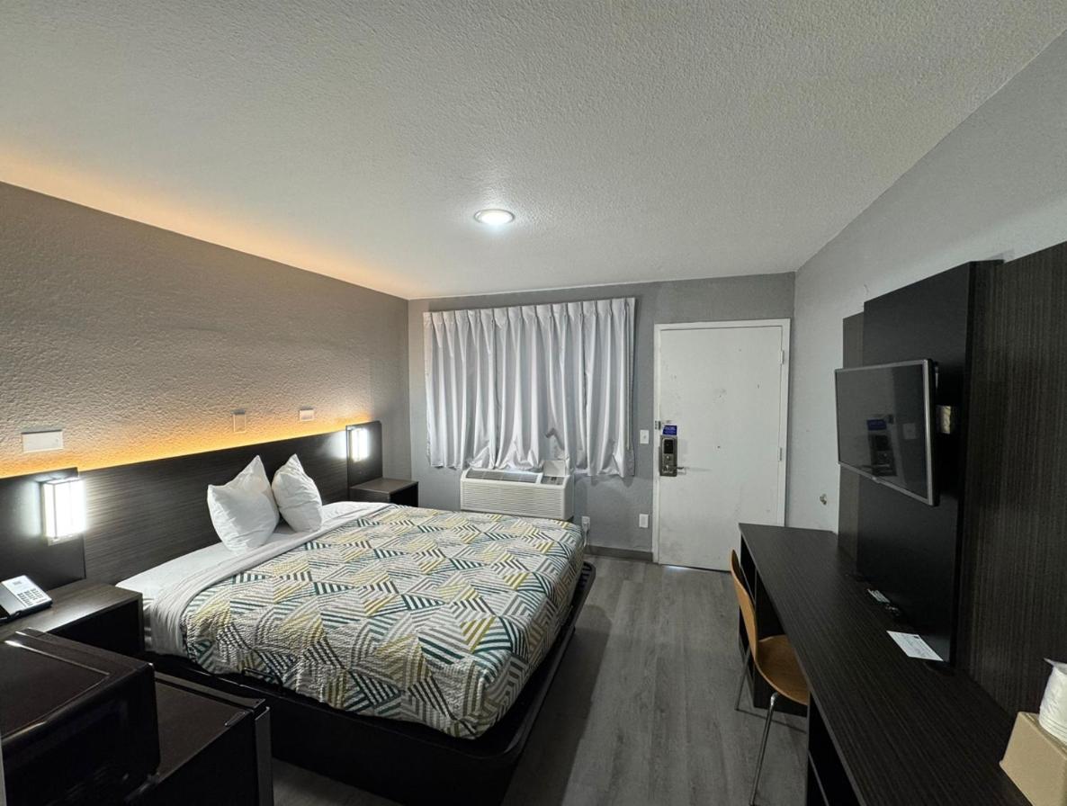 Bismarck Vacations - Motel 6-Bismarck, ND - Property Image 8