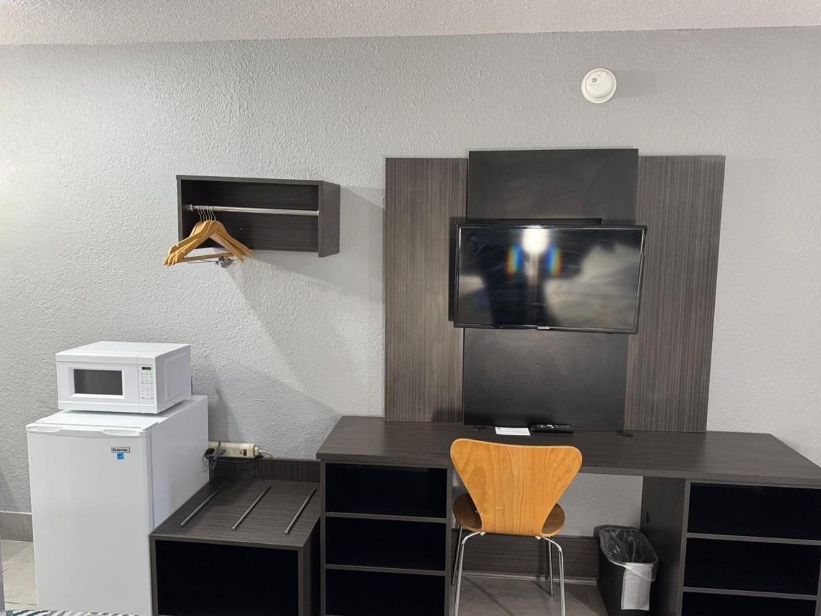 Bismarck Vacations - Motel 6-Bismarck, ND - Property Image 12