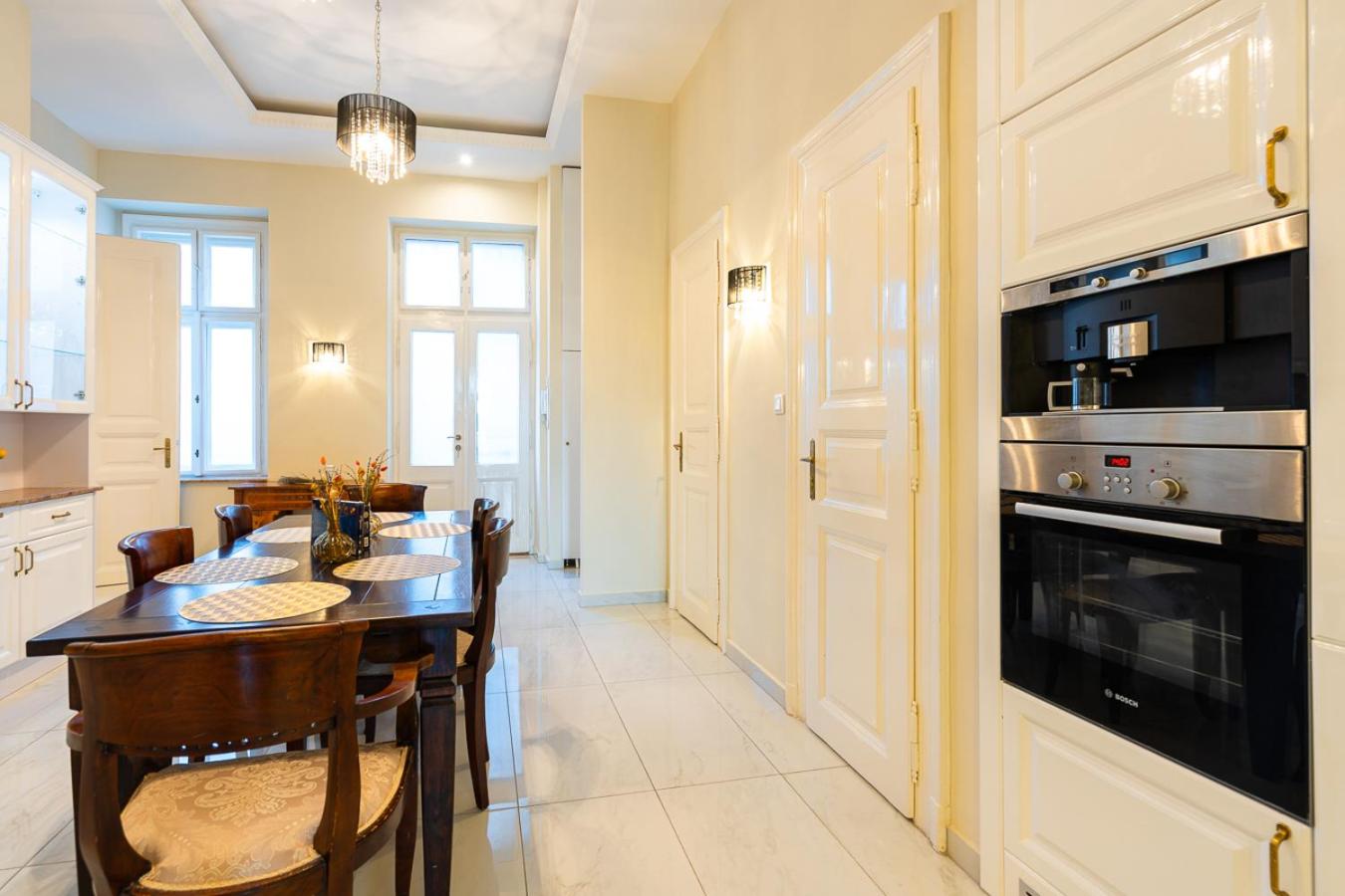 Magical Danube view in a spacious two bedroom suite next to Parliament
