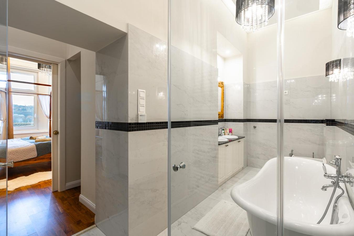 Magical Danube view in a spacious two bedroom suite next to Parliament