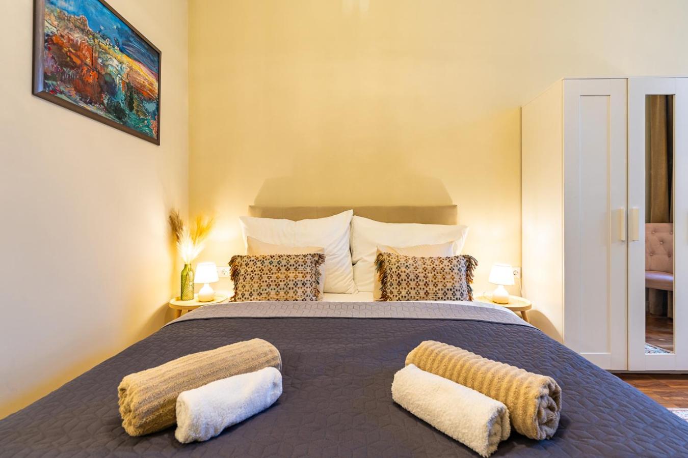 Magical Danube view in a spacious two bedroom suite next to Parliament