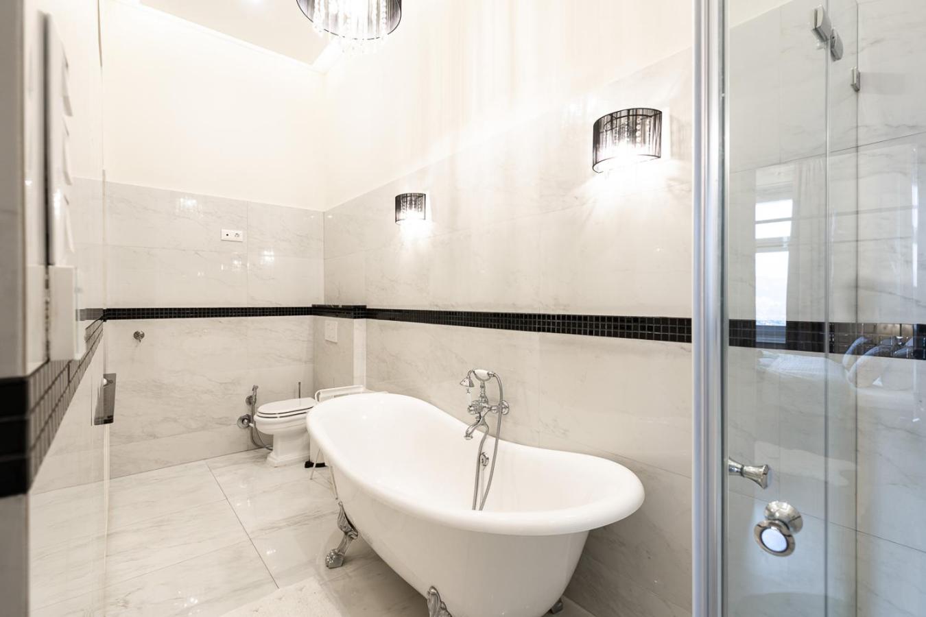 Magical Danube view in a spacious two bedroom suite next to Parliament