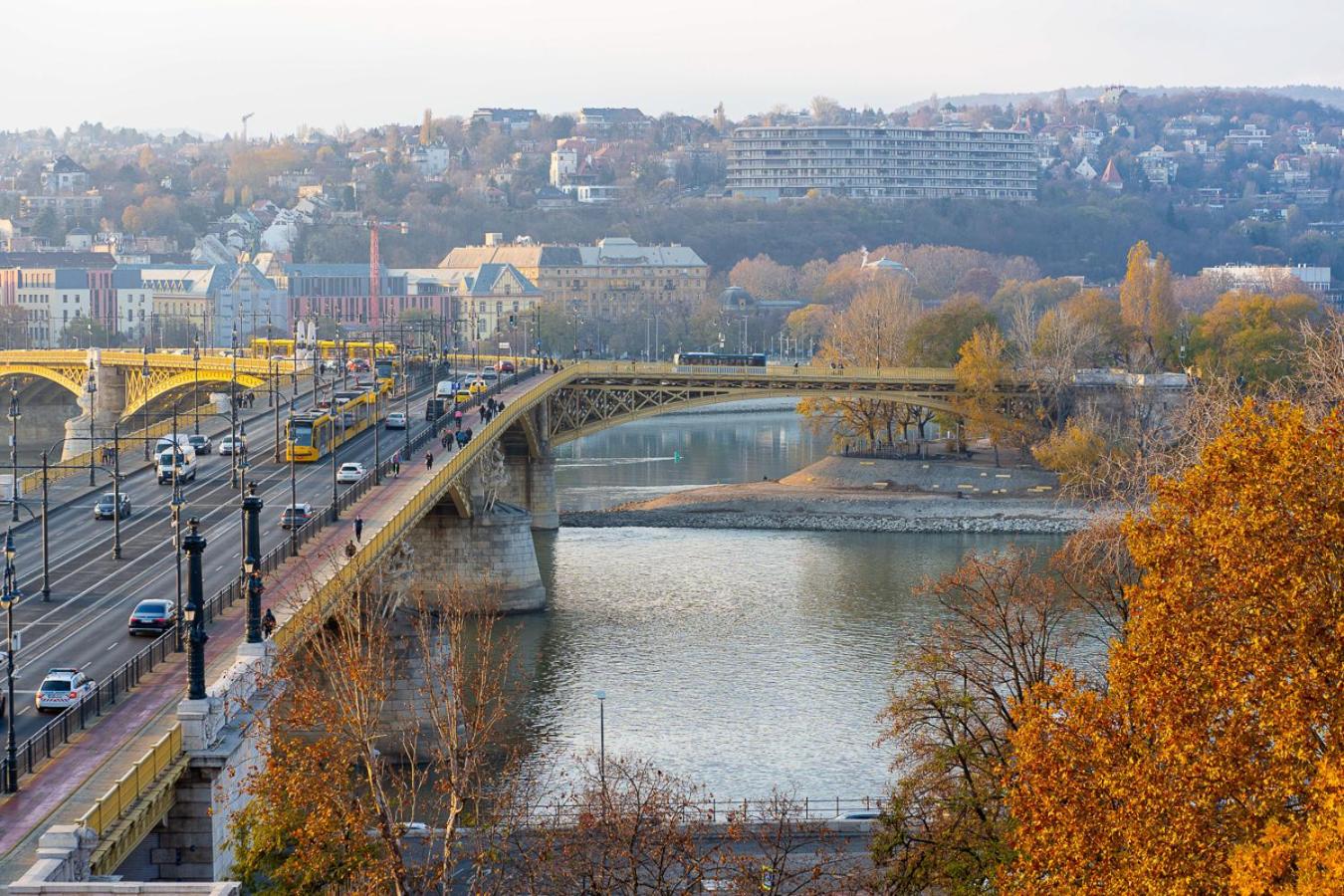 Magical Danube view in a spacious two bedroom suite next to Parliament